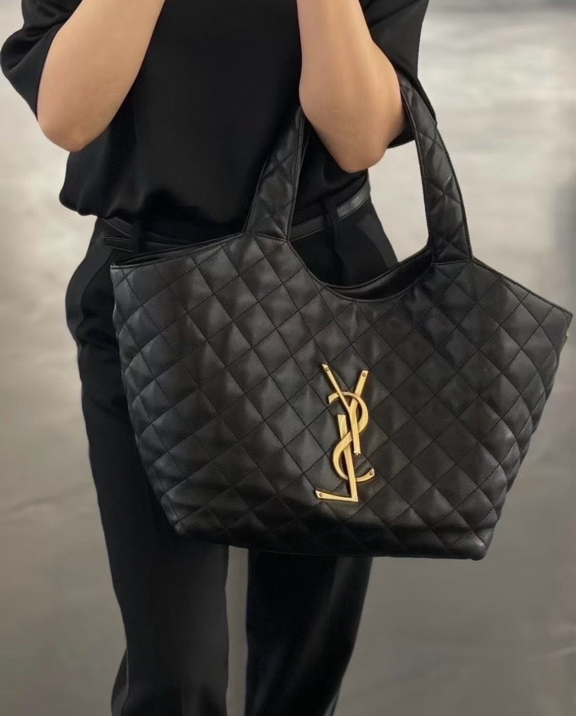 黑金羊皮精致点睛，随性中藏着高级感！