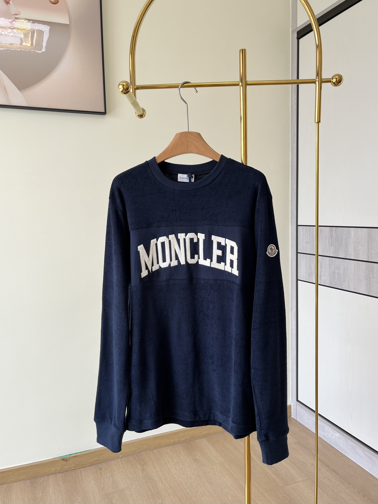 Moncler盟可睐标识字母刺绣长袖卫衣前幅极简品牌字母刺绣！经典时髦的风格单穿打底自带高级感！随意一条