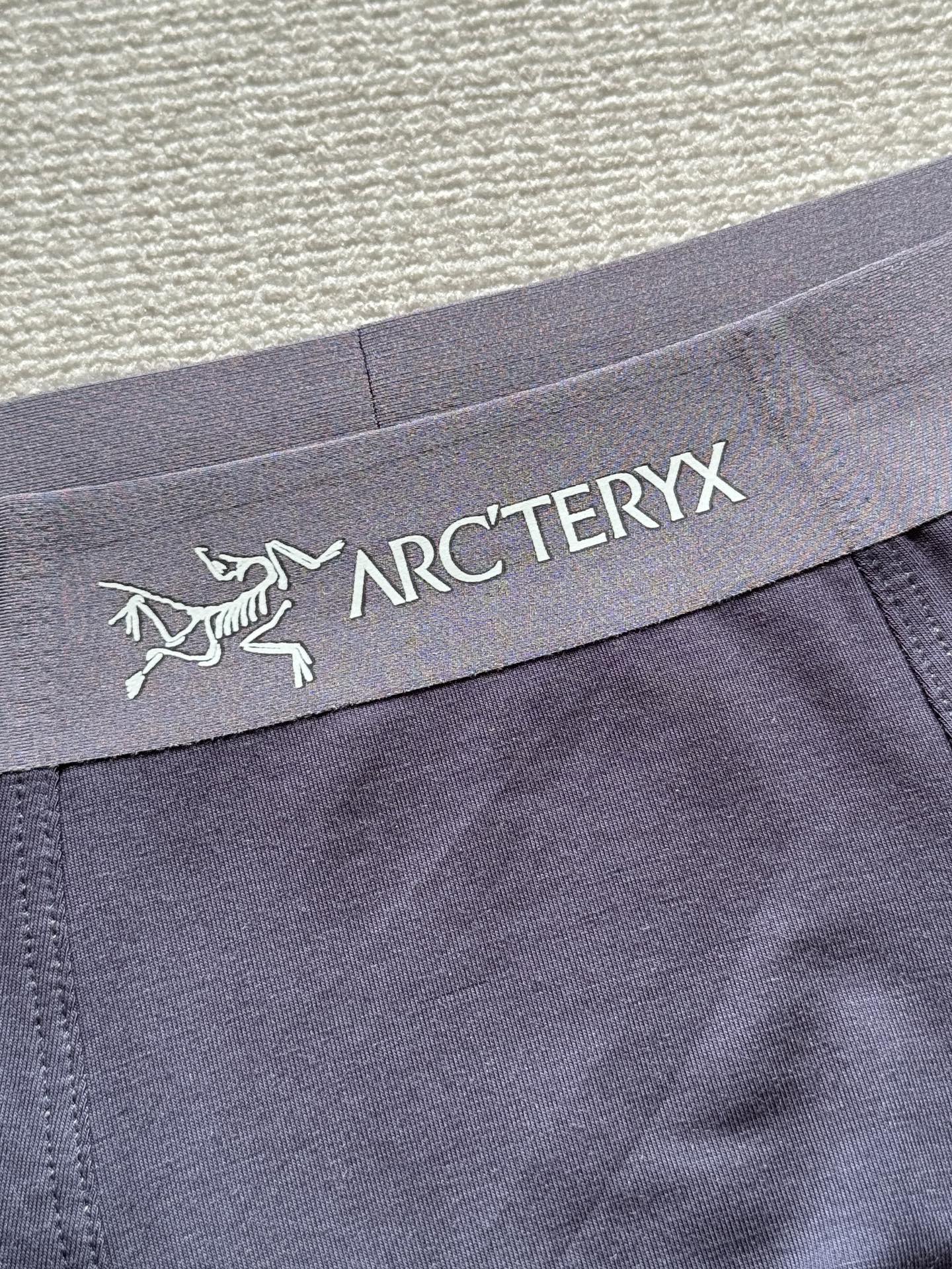 NO:322921,It uses excellent materials, scientific ratio of 91 Modal 9 spandex, one-piece cutting technology, the upper body is cool, breathable and comfortable, and has no trace nude feeling; imported traceless hot pressing technology!  ,alexander wang19860909采用优良的材质,91莫代尔9氨纶科学配比,一片式裁剪工艺,上身冰爽、透气舒适,无痕裸感；进口无痕热压工艺！,,alexander wang,Women's clothing