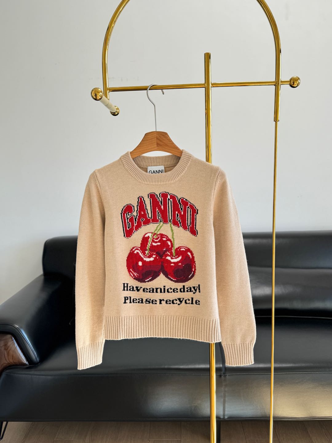 NO:295709,——Ganni New Year Red Cherry Sweater Super cute fruit sweater, the upper body reduces age and makes you look slim!  No matter how you look at fruit elements, you can wear soft and close-fitting body, no burden on the sensitive skin, wool blended material, full texture, glutinous rice feel, good comfort, warm and elegant, different from the ordinary version on the market~ Regular version, it will not be too loose, nor too tight, the red letters on the chest, the cherry print is three-dimensional and full, the overall look is fashionable and age-reducing, and it is very retro. The neckline cuff hem is blessed with pit threads!  SML, Sweaters, Alexander wang19860909——Ganni新年红樱桃毛衣 超级可爱水果毛衣,上身减龄又显瘦！ 水果元素怎么看怎么爱 软呼呼的贴身穿都可以 糯叽叽的敏肌也没有负担 羊毛混纺材质 质感拉满 糯叽叽的手感 拥有很好的舒适度 温暖风度两不误 区别市面普通版本～ 常规版型 不会过于宽松 也不会太过于紧身 胸前红色字母Logo樱桃印花 立体又饱满 整体看起来时髦又减龄 很有复古感 领口袖口下摆 都是坑条螺纹加持！ 码数sml,,sweaters,alexander wang,Women's clothing