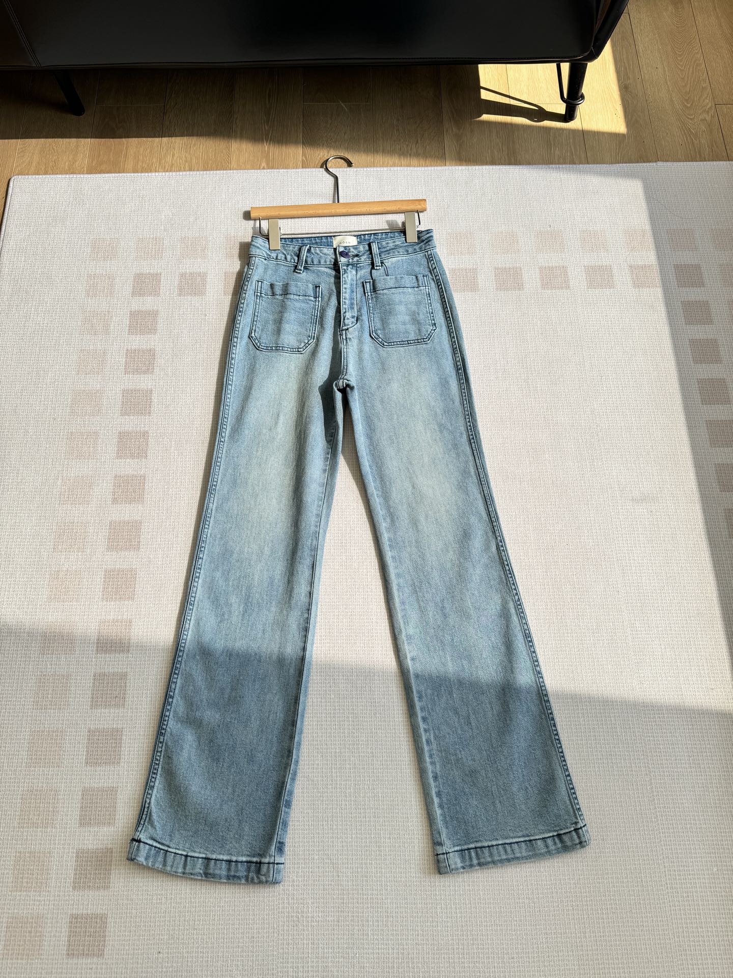 NO:314899,The style is really good, the ergonomic three-dimensional cut of the micro-flat style is very slim, the elastic fabric fits the leg lines, so there is no tension. It is comfortable to wear and it is not exaggerated. The upper body becomes 