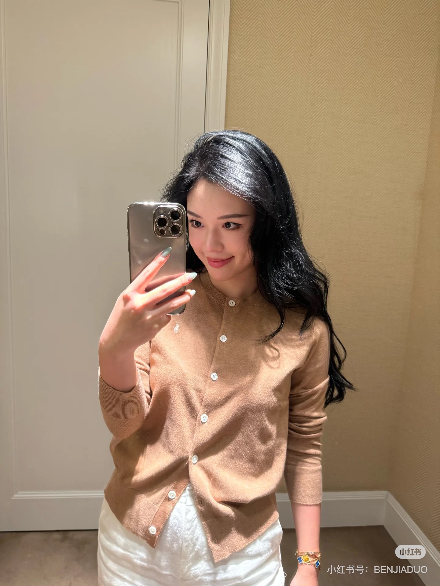 NO:315678,It can be easily controlled in casual or commuting scenarios.,,alexander wang19860909无论是休闲还是通勤场景都能轻松驾驭.,,alexander wang,Women's clothing