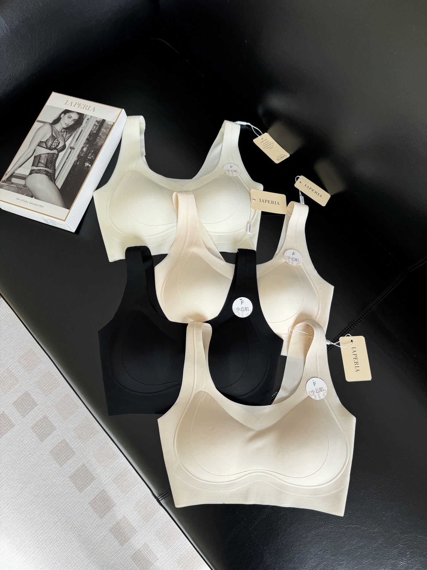 NO:316223,——LP jelly gum three-dimensional cup bra Naturally upward jelly lift!  Silky and skin-nourishing satin finish, with a high-end feel!  3D water drop cup-shaped cup, large inclusive, fits the skin, does not press on the chest, and supports it stably!  Half fixed cup, no displacement, no running cup!  V-neck design, high-end texture, color black, white, skin tone, elegant gray, number equal size, loro piana, alexander wang19860909——LP 果冻胶立体杯文胸 自然向上果冻提拉！ 无痕丝滑养肤缎面,自带高级感！ 3D水滴杯型罩杯,大包容,贴合肌肤, 不压胸,稳定承托！ 半固定杯,不位移,不跑杯！ V领设计,高级质感 颜色黑色、白色、肤色、高雅灰 码数均码,,loro piana,alexander wang,Women's clothing