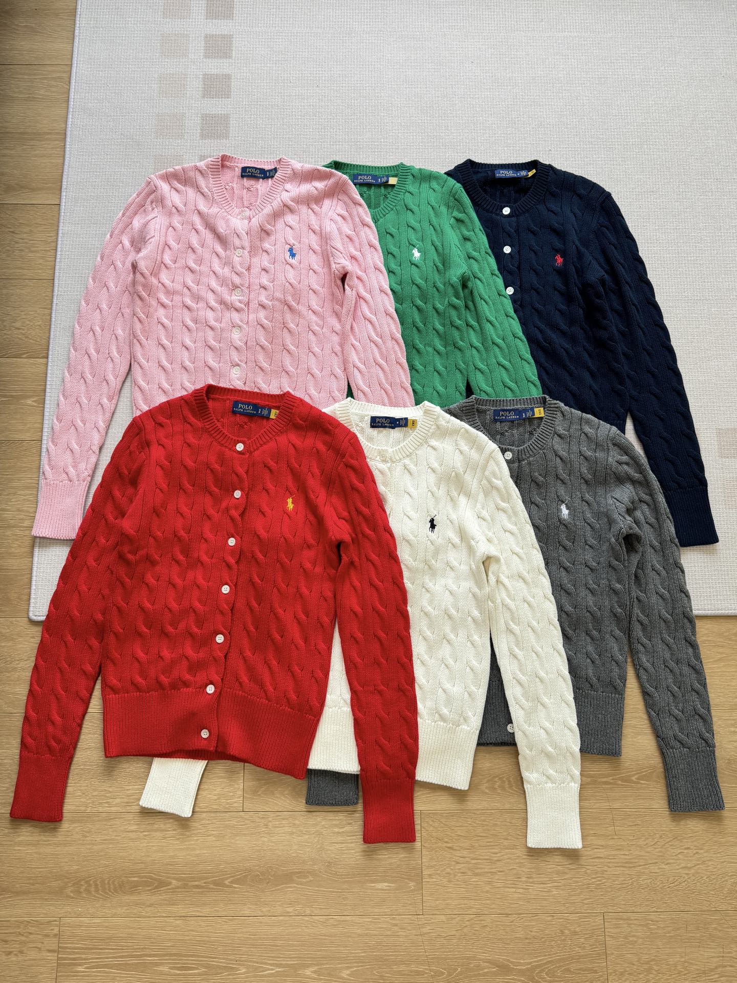 NO:316776,It is really hard not to love the classic color combination   twist weaving   war horse embroidery. The bigger the twist, the harder it is to weave, but the twist woven in this weaving method is very three-dimensional and protruding, with a texture that can be seen by the naked eye, and the edges are all made of edges. The retro style is really tasteful and elegant. It is a relaxing feeling that looks good!  !  ,alexander wang19860909经典的配色 麻花编织 战马刺绣真的很难不爱啊 麻花越大越难织,但这种织法织出的麻花非常立体凸出,肉眼可见的纹理质感,而且边缘都是做了收边的,不易变形复古风的高级感真的真的太有品味穿就是一整个松弛感拿捏好看！！,,alexander wang,Women's clothing