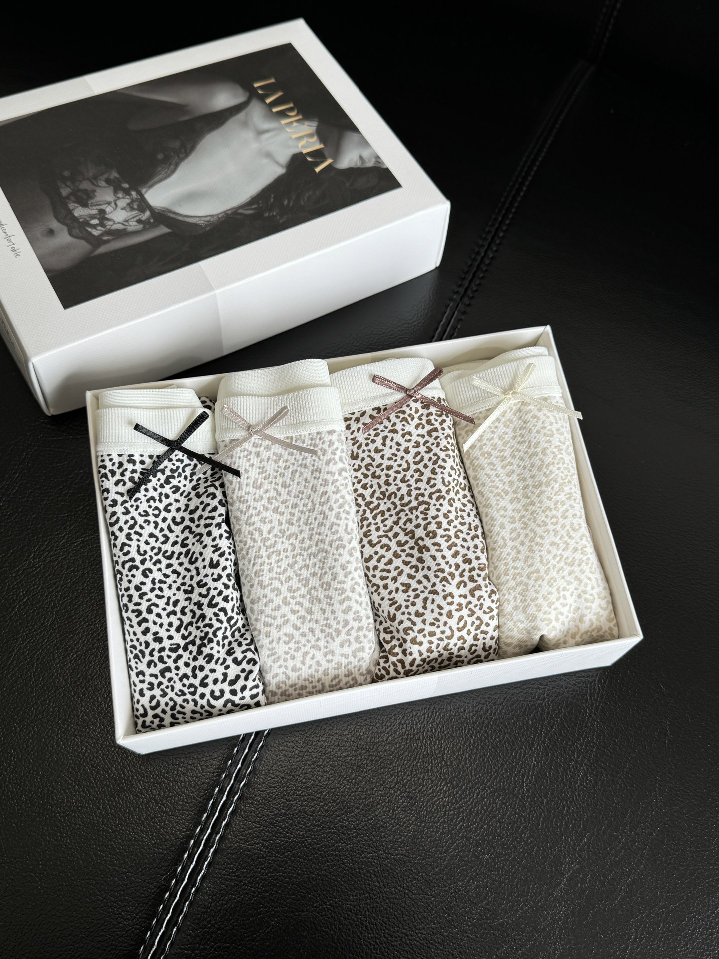 NO:306724,——LAPER* Leopard print ladies with a nude feeling, soft and limited, skin-friendly and 0 pressure-sensitive feeling, the main feature is comfort, and the leopard print series is full of high-end feeling!  Gentle and low saturation color, visually savory, tempting to control any age. Use modal fabric!  It’s like getting the “Silk Experience Card”, it’s smooth and skin-friendly and not sweaty!  Light and soft, as if nothing is needed, breathable and unrestrained!  One box of four strips and four colors, one size is suitable for weight of 85 to 130 pounds, alexander wang19860909——LAPER* 豹纹女士内裤 裸感柔滑,柔软限定,亲肤0压感,主打的就是舒适,豹纹系列高级感爆棚！ 轻柔低饱和度色系,视觉奶里奶气的,诱惑驾驭任何年龄段 采用莫代尔面料！就像拿到了「蚕丝体验卡」,丝滑亲肤还不闷汗！轻薄柔 若无物,透气无束缚！ 一盒四条四色装 均码合适85～130斤体重,,alexander wang,Women's clothing