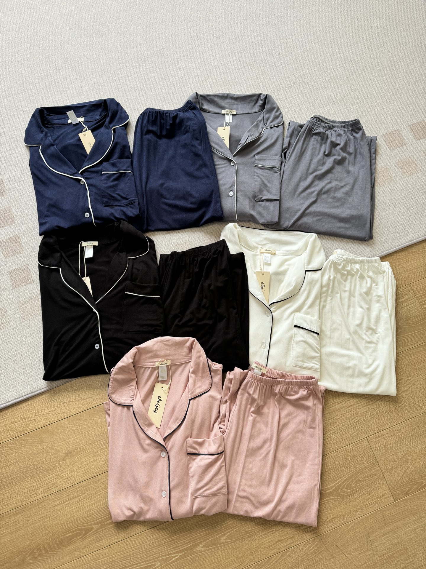 NO:306728,The biggest advantage of this pajama is that it is both comfortable and beautiful!  Whether it’s a walk, throwing garbage or sharing life selfies at home, this pajama is very extra points!  ,alexander wang19860909这款睡衣最大的优点就是既舒适又美貌！ 无论是散步 扔垃圾or居家分享生活自拍 这个睡衣都非常加分！,,alexander wang,Women's clothing