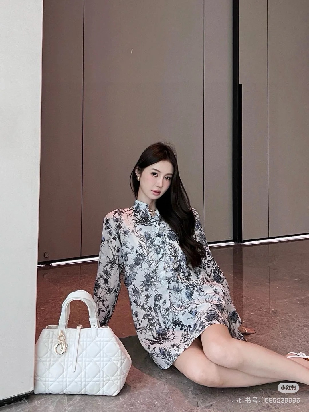 NO:308229,There are two ways to wear it, either as a shirt or as a dress. With a belt, you can start your style immediately!  ,,skirts,alexander wang19860909两种穿法,既可以当做衬衣来穿搭,也可以当连衣裙一样穿,配上一个腰带,立马就起范！,,skirts,alexander wang,Women's clothing