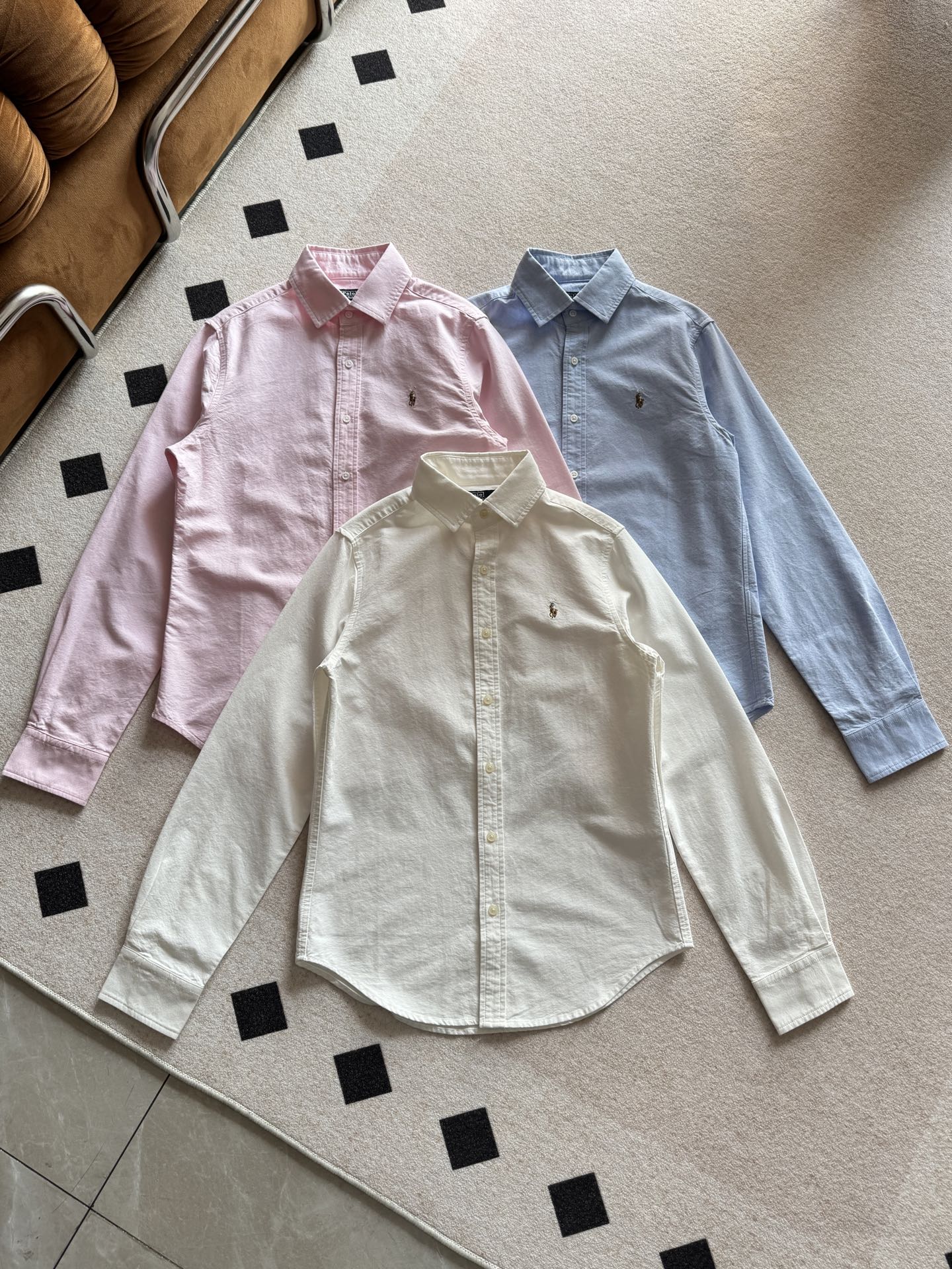 NO:309346,The style is a slim fit style, the upper body is very flavorful, with a simple texture, a unique high-level feeling, a sweet and salty shirt, with no restrictions on style, and it looks good when you wear it casually!  ,shirts,alexander wang19860909版型属于修身款的,上身很有味道呀,朴实的质感,独一份的高及感,可甜可盐的衬衫,风格完全不受限,随便穿,都好看！,,shirts,alexander wang,Women's clothing