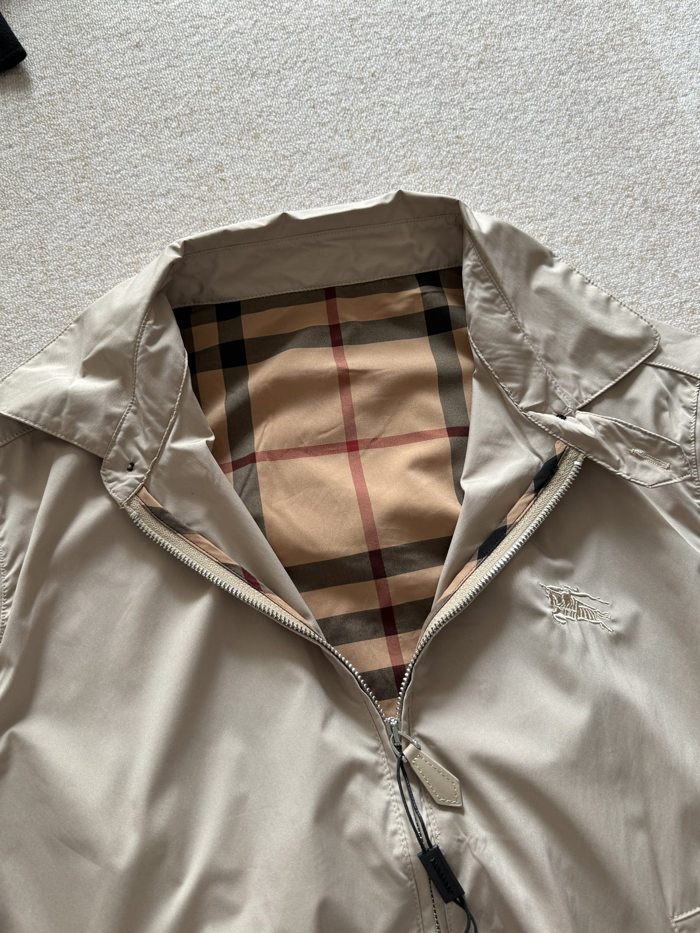 NO:309844,It is preferred for polyester fiber high-density and crisp fabric, which feels smooth and comfortable, breathable and wind-proof, not easy to wrinkle and easy to take care of!  ,alexander wang19860909优选聚酯纤维高密挺括面料,手感滑爽舒适,透气防风,不易皱好打理！,,alexander wang,Women's clothing