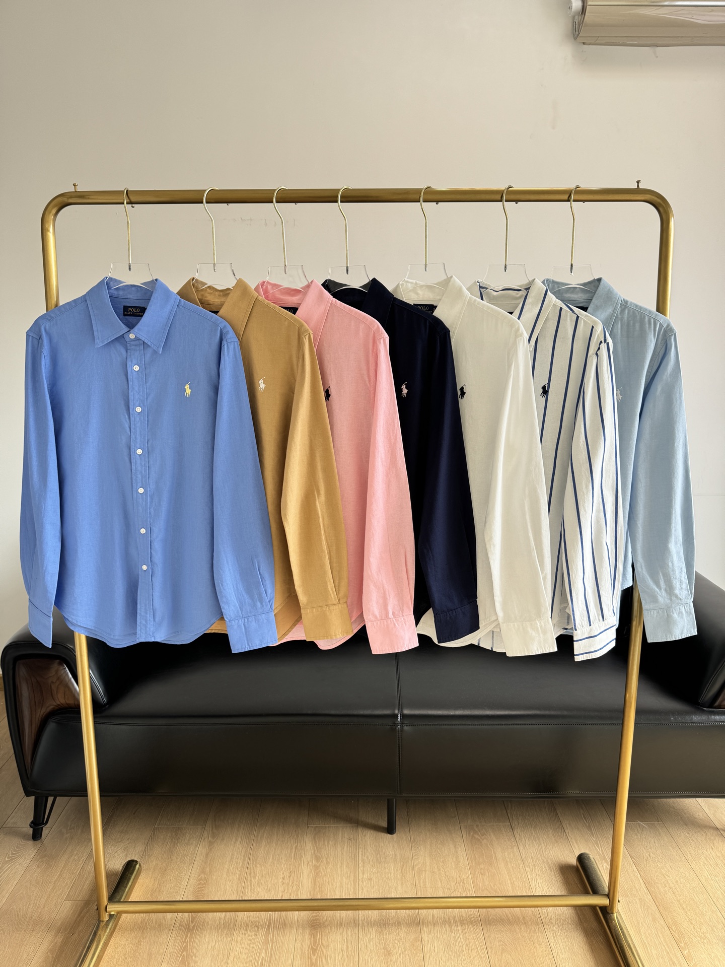 NO:310342,——Ralph Lauren Pony embroidered 7-color linen shirt As an indispensable four-season item in the wardrobe, shirts can always easily achieve a relaxed and casual fashionable style. The silhouette is lazy to hide the body’s shortcomings. Time-saving and not bothering. It is a 