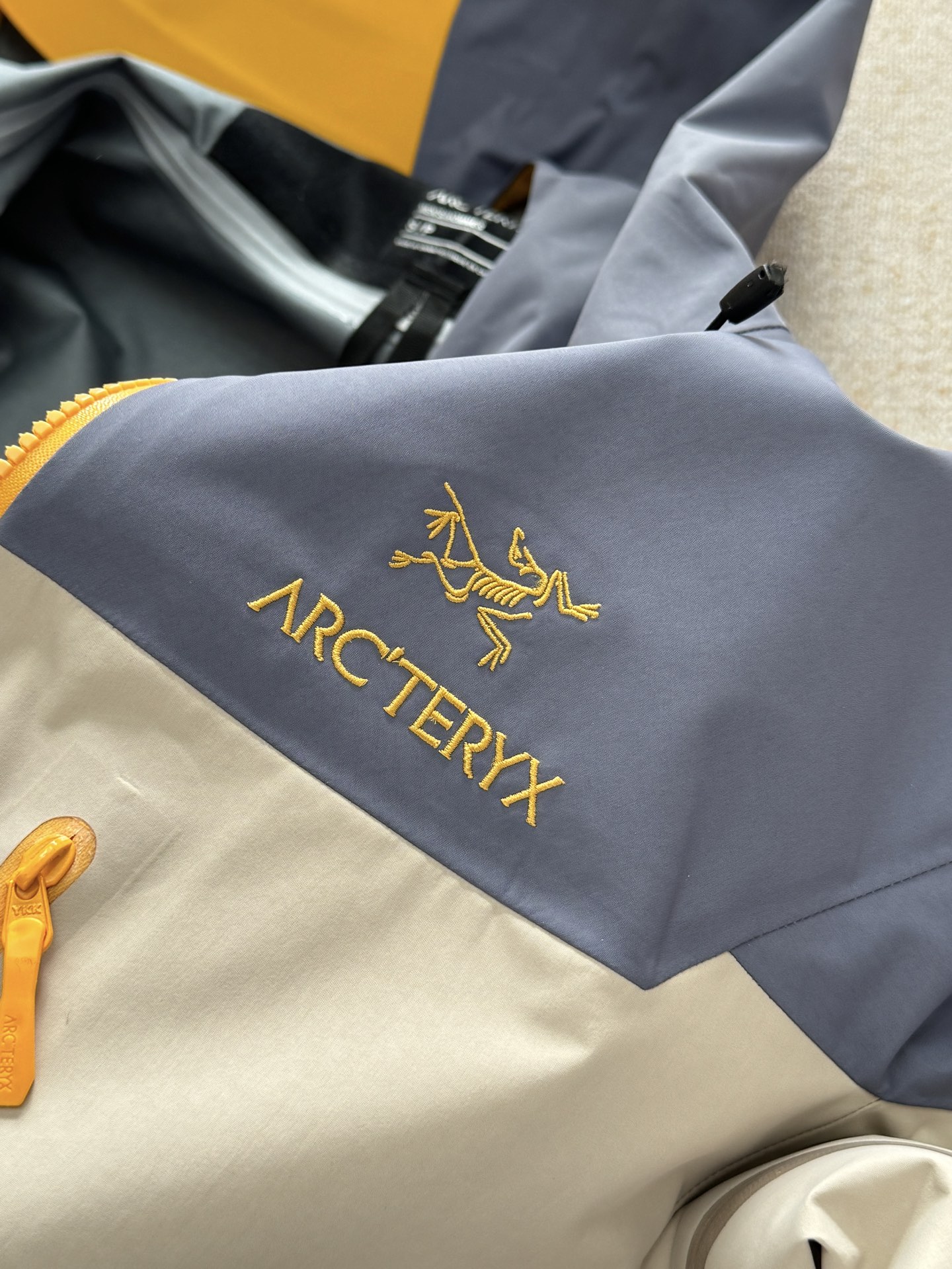 NO:310848,Full body heavy industrial embroidery cabinet with the same texture!  Imported Bellingda embroidery machine restores ZP. Bellingda embroidery is neat and three-dimensional, full and three-dimensional, and the charm of each letter. The neat and three-dimensional effect is strong, alexander wang19860909全身重工刺绣 柜柜同质感！进口百灵达刺绣机还原ZP.百灵达刺绣工整立体,饱满度立体感以及每个字母的神韵特点,一笔一划工工整整立体效果强烈,,alexander wang,Women's clothing