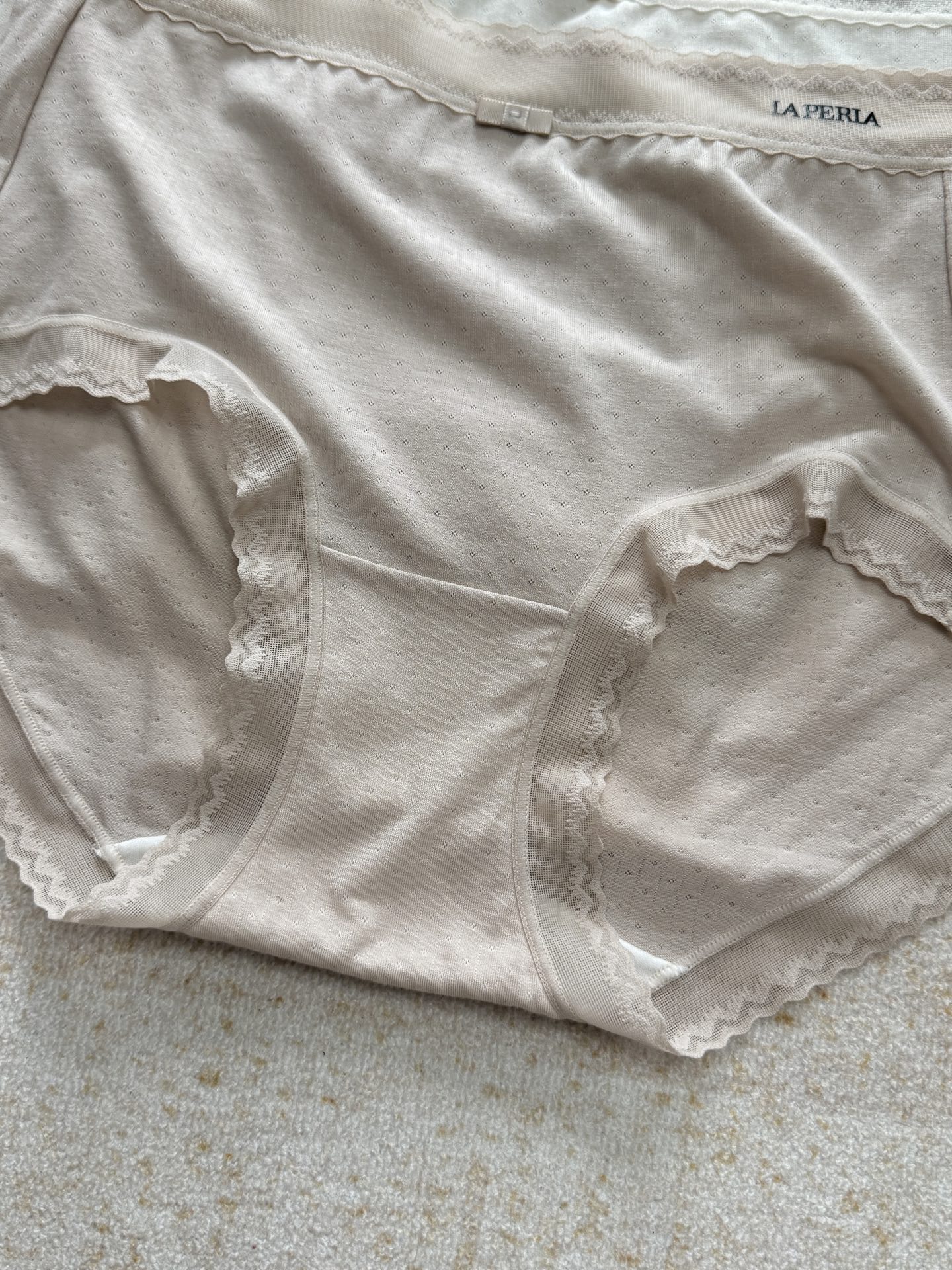 NO:310829,The 0.3cm hurricane channel on the waist is automatically discharged, the 72-hole bionic dome design of the crotch is designed, and the humid and hot air escapes upward~, alexander wang19860909腰侧0.3cm飓风通道自动排浊,  裆部72孔仿生穹顶设计, 潮湿热气向上逃逸～,,alexander wang,Women's clothing