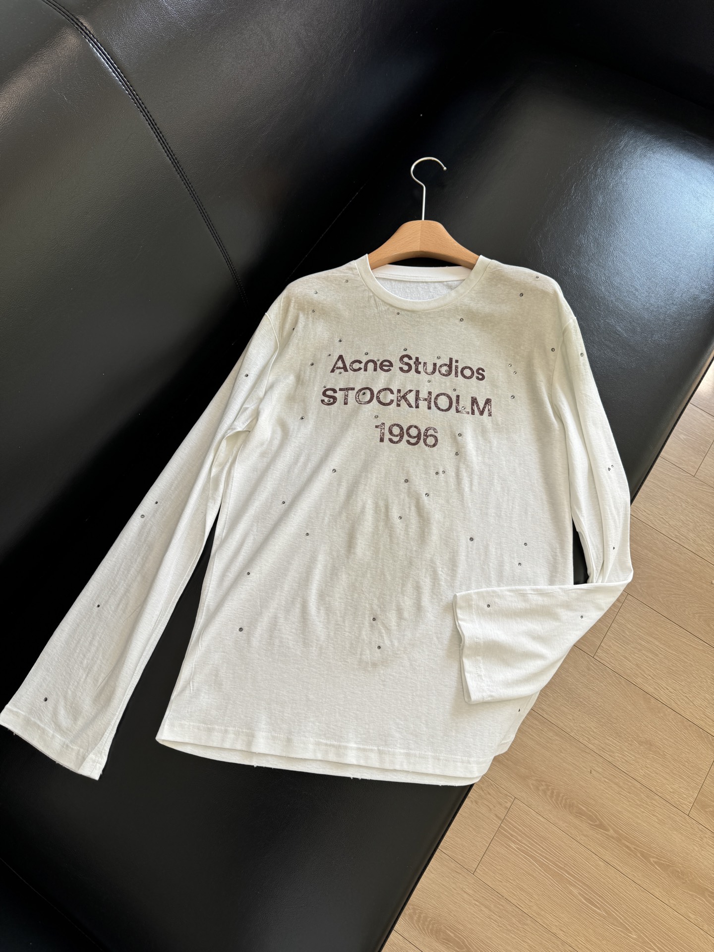 NO:311858,The casual and lazy ones were severely grasped by hh~ Paired with jeans and shorts casually, the upper body is simple and elegant, whether it is daily going out or commuting to work, it is super stylish with random matching~ simple but fashionable!  , shorts, jeans, alexander wang19860909休闲慵懒狠狠被拿捏住了hh～ 随意搭配牛仔裤短裤,上身简约大气,无论是日常出门还是上班通勤都可以,随意搭配都超有范~简约但不失时尚感！,,shorts,jeans,alexander wang,Women's clothing