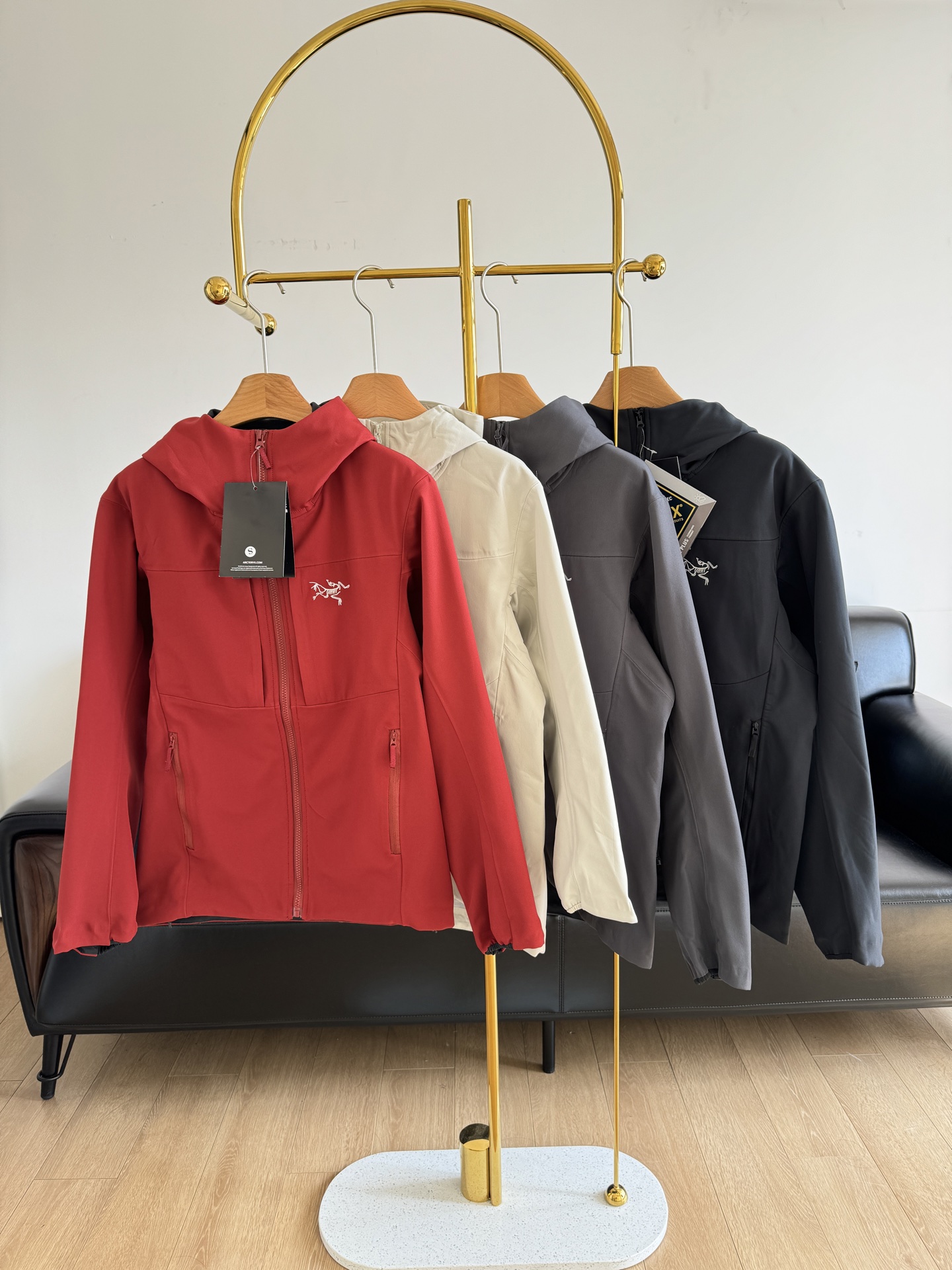 NO:311857,——Archaeoptera Gammg mx Soft-shell thin velvet jacket jacket This jacket is really top-notch! Every color is versatile and elegant! The real thing is super beautiful. This Gamma MX hoodie is wind-proof and water-proof, breathable and warm, and moves freely. The wind-proof and water-proof Fortius 2.0 fabric has been improved, with a higher warm-to-weight ratio and durability. The front lining improves the warmth effect of the core part!  The helmet is compatible with StormHood 