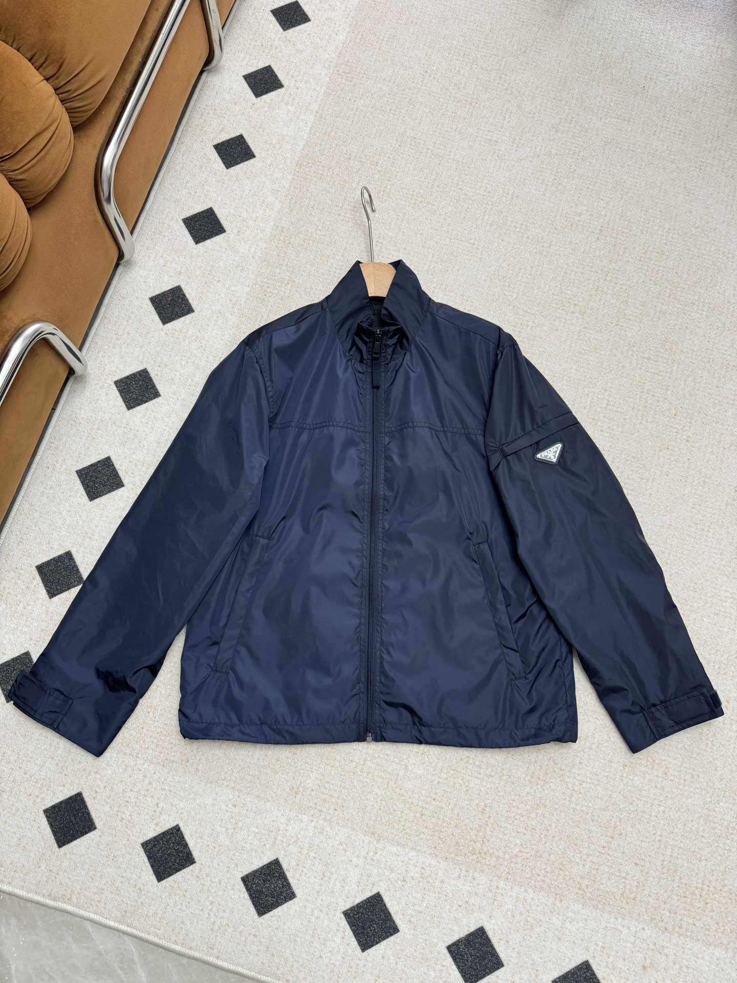 NO:312922,Blue is so beautiful, high-end and atmospheric!  Just wear a basic sweater and T-shirt with a basic inner layer, simple and casual ~ and straight-leg pants and casual trousers, all JUE best cp!  ~ Enrich the overall look!  Overall high-end and extremely textured and powerful, must-have, business suit, alexander wang19860909蓝色狠耐看,高级大气！ 内搭基础的针织衫、T 恤穿就好, 简单随意～和西装直筒裤、休闲裤、都是JUE佳 cp！~丰富了整体的造型！整体高级而极具质感实力至此 必入款,,business suit,alexander wang,Women's clothing