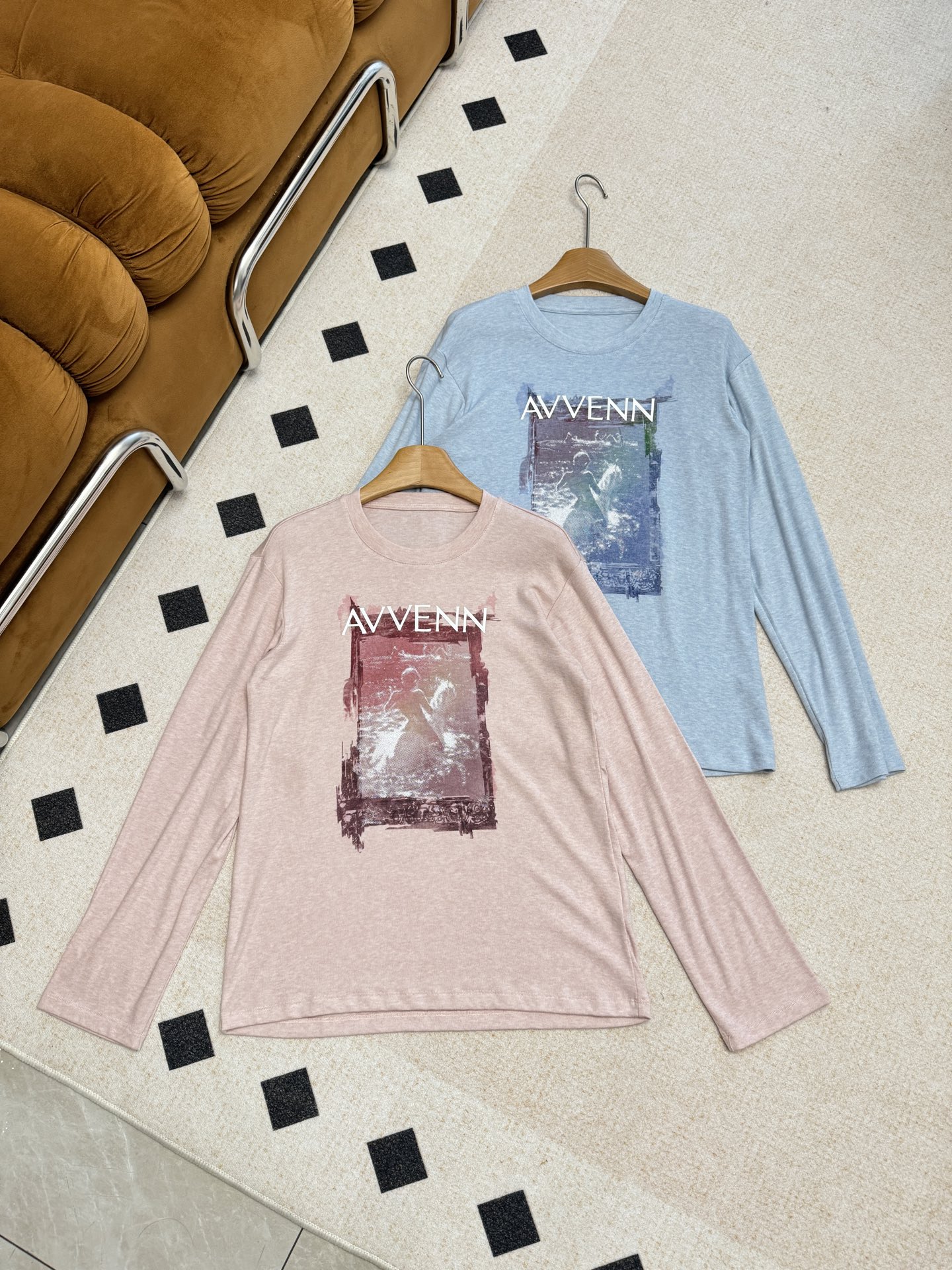 NO:322366,There is an oil painting printed pattern design on the chest, and the overall gray is very eye-catching!  Increase fashionable and fun!  Make the clothes look so beautiful!  Jue can meet your outfit needs ~ The simple and generous look and design overflow the screen!  ,alexander wang19860909胸前有油画印花图案设计,整体灰常吸睛！增加时髦趣味性！使得让衣服颜值黄上一层楼！Jue对能满足你的穿搭需求~简洁大方的观感和设计感溢出屏幕！,,alexander wang,Women's clothing