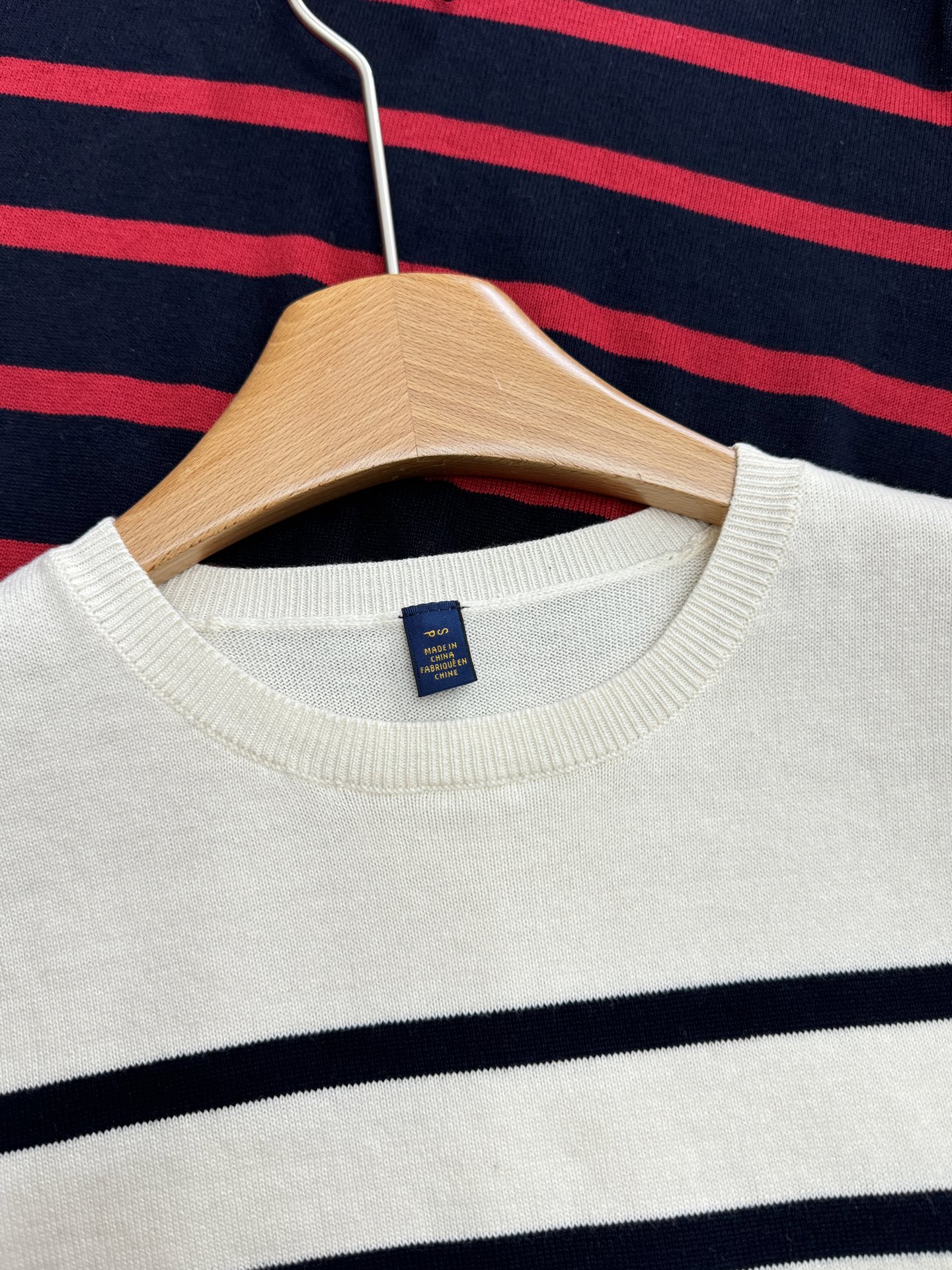 NO:323457,It uses 60 cotton and 40 modal, which is not easy to wrinkle!! This is really CHAO-grade and is recommended to everyone who wears one!! Resist pilling!  It feels soft when it touches, but it feels solid!, alexander wang19860909采用60棉40莫代尔,不易起皱!!这款真的CHAO级好穿,推荐集美们人手一件!!抗起球！它摸着是很柔软,但又扎实感觉!,,alexander wang,Women's clothing