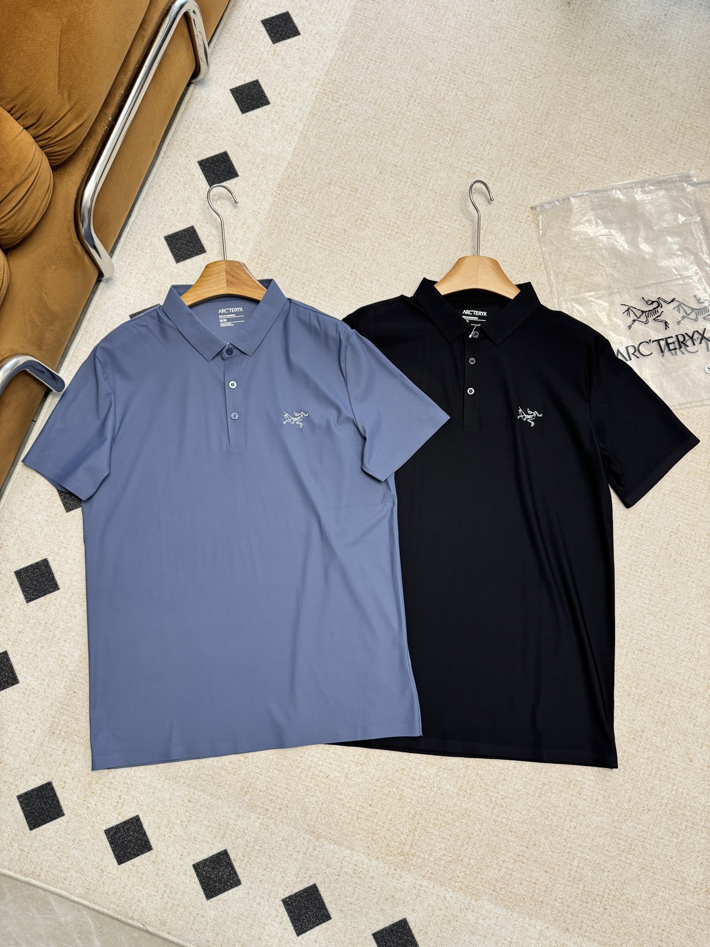 NO:323442,Low-key and lovely. A must-have item in summer, and it looks better when you buy it in real products!  A simple but not simple feeling!  Confidence comes from this!  Noble but not ostentatious and fashionable, with a gentlemanly feel... It is good to give it to others or keep it yourself!  ,alexander wang19860909低调而又令人喜爱.夏季必备品,实物入手更好看！简约而不简单的感觉！自信由此而来！高贵而不张扬轻松穿出时尚 绅士感…送人或自留均佳！,,alexander wang,Women's clothing