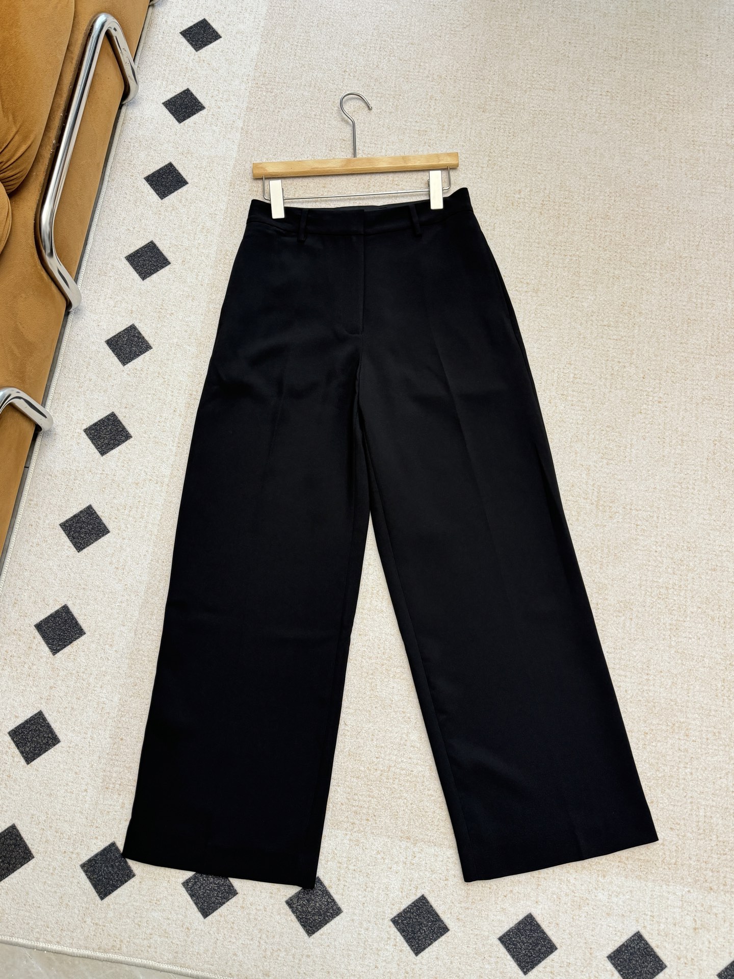 NO:323466,Neat tailoring ~ the meat-hiding effect is first-class!  Present natural and smooth lines that can be modified and lengthened any leg shape!  The upper body presents a perfect silhouette and has a sense of clothing in one second!  It can be said to be a commuter style suit pants that never goes out of date. It is very versatile and suitable for various combinations. It is very stylish and slim and taller!  ,,business suit,alexander wang19860909利落的剪裁～藏肉效果一流！呈现自然流畅的线条 可修饰和拉长任意腿型！ 上身呈现完美廓形感,一秒衣品up！可以说是永不过时的一款通勤风西装裤 非常百搭适合各种搭配非常有型且显瘦显高的一条西装裤！,,business suit,alexander wang,Women's clothing