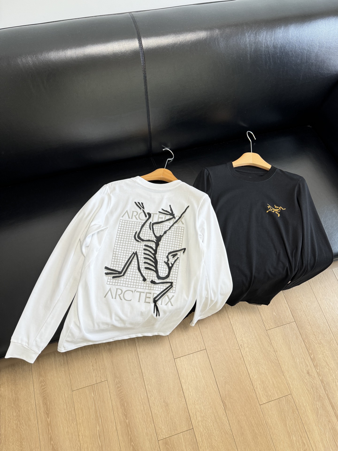 NO:323461,The round neck style is not a good choice, the body is loose and not bloated, and the iconic Bird House logo makes it difficult to look good!  The back is decorated with large layered patterns!  Who doesn’t love it!  !  The bird logo design on the chest is a grid with the exaggerated design of the oversized bird!  Often personalized, young, sporty, and fashionable!  ,jil sander,alexander wang19860909基础不挑人的圆领版型,衣身宽松不臃肿,再加上标志性的鸟家logo,穿起来像不好看都难！ 背面饰有分层的大图案！谁不爱！！胸前小鸟标设计后背网格加上超大鸟的夸张设计！常个性,年轻,运动,且时尚！,,jil sander,alexander wang,Women's clothing