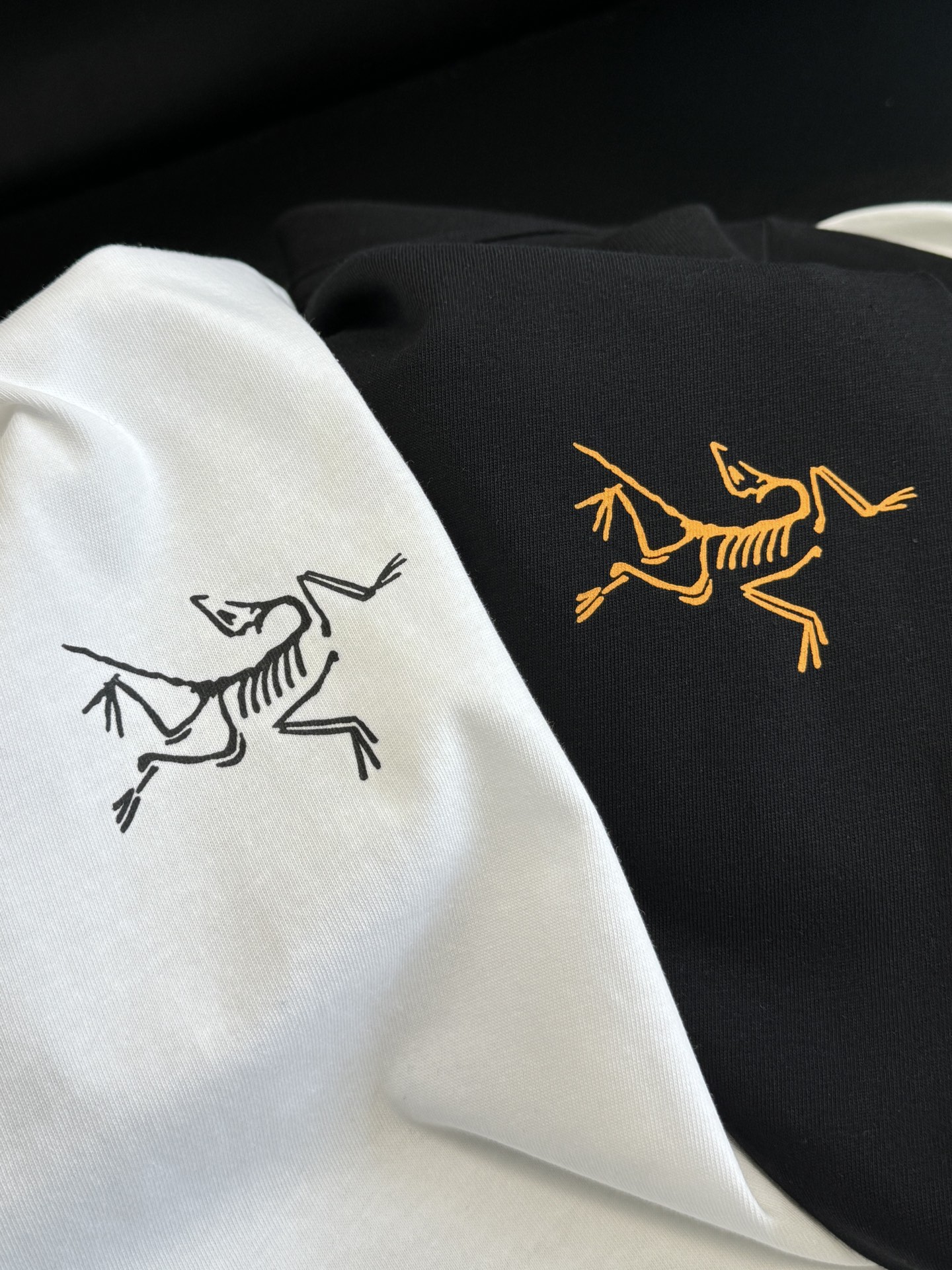 NO:323467,Three-dimensional slurry printing on the front and back body, made of tie-bonding process, which is relatively complex, with a texture like oil painting. Three-dimensional and very textured. It is not something that ordinary printing factories can do., alexander wang19860909前后身立体拉浆印花 做了拉胶工艺处理 比较复杂, 像油画涂抹般的肌理 立体 很有质感 不是普通印花厂能出的,,alexander wang,Women's clothing