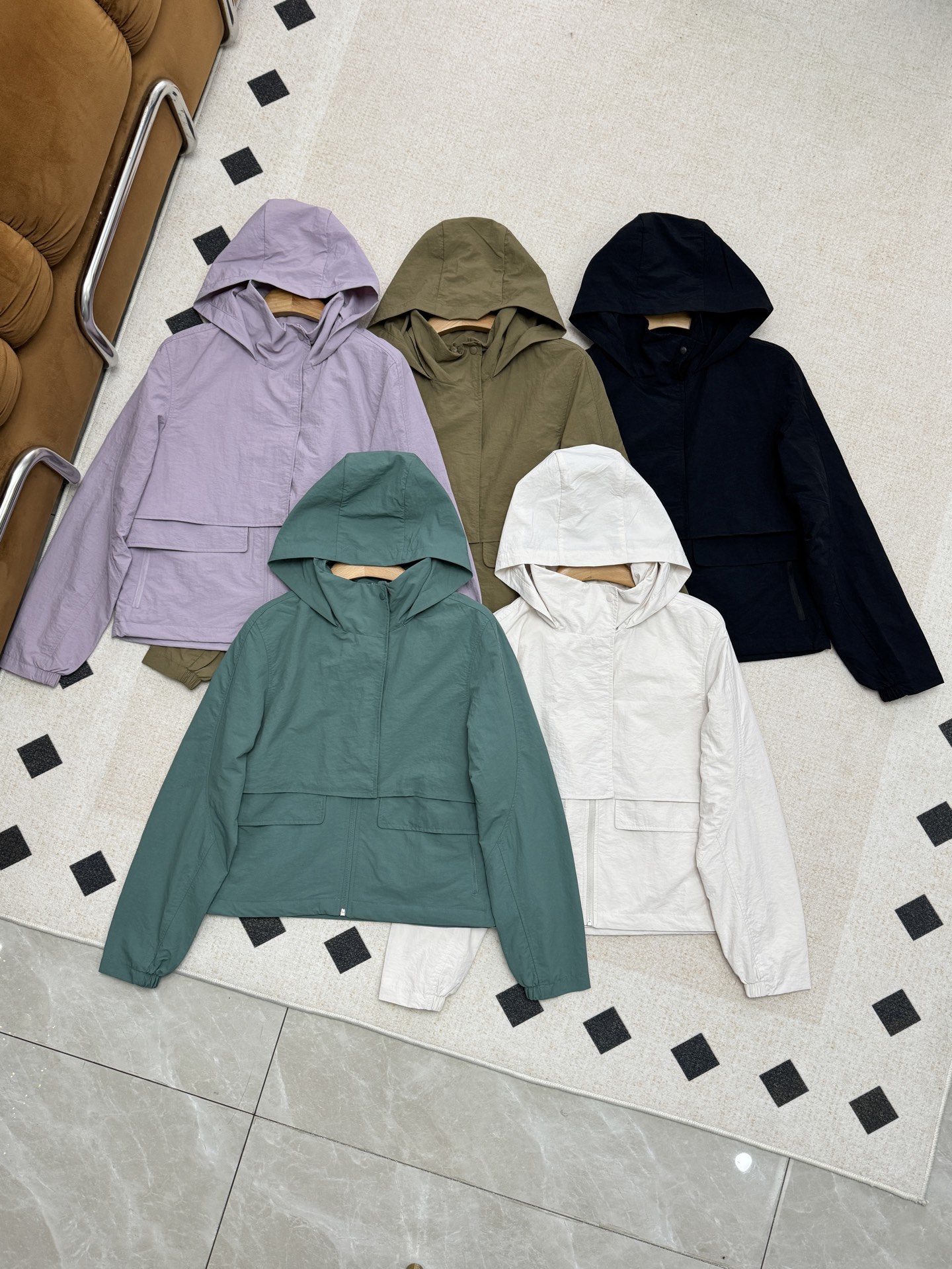 NO:324060,The short style is always friendly to Asians. Because it can make the figure look better, these clothes really make people feel like they are the gods!  !  A small coat looks so beautiful!  ,,jackets & coats,alexander wang19860909短款的款式对亚洲人永远友好.因为它可以让身材显得好点,这些衣服真的永远让人觉得封神！！一件小小的外套简直好看的出神入化！,,jackets & coats,alexander wang,Women's clothing