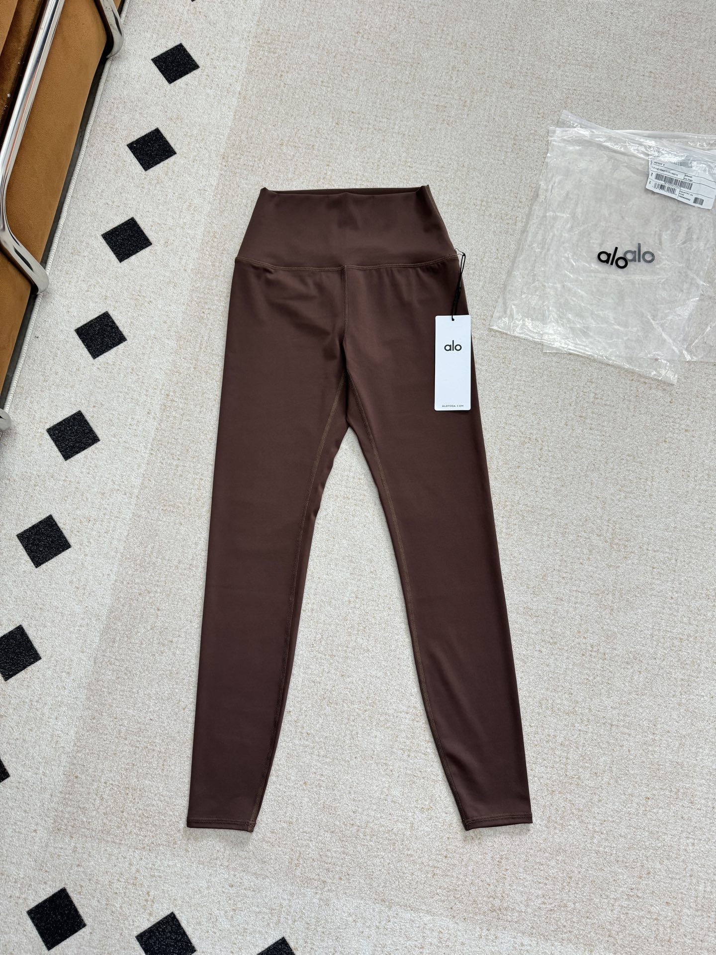 NO:324087,The mid-to-high waist design has a flat waist that reduces tightness and perfectly wraps fat to better show the body shape. The hips have a strong sense of coverage, showing beautiful curves, and are still close to the body when exercising at high amplitude!  ,alexander wang19860909中高腰的设计,腰部平整贴合,减少紧勒,完美包裹赘肉,更好的显示身型.臀部包覆感强,展现优美曲线,高幅度运动依然贴身！,,alexander wang,Women's clothing