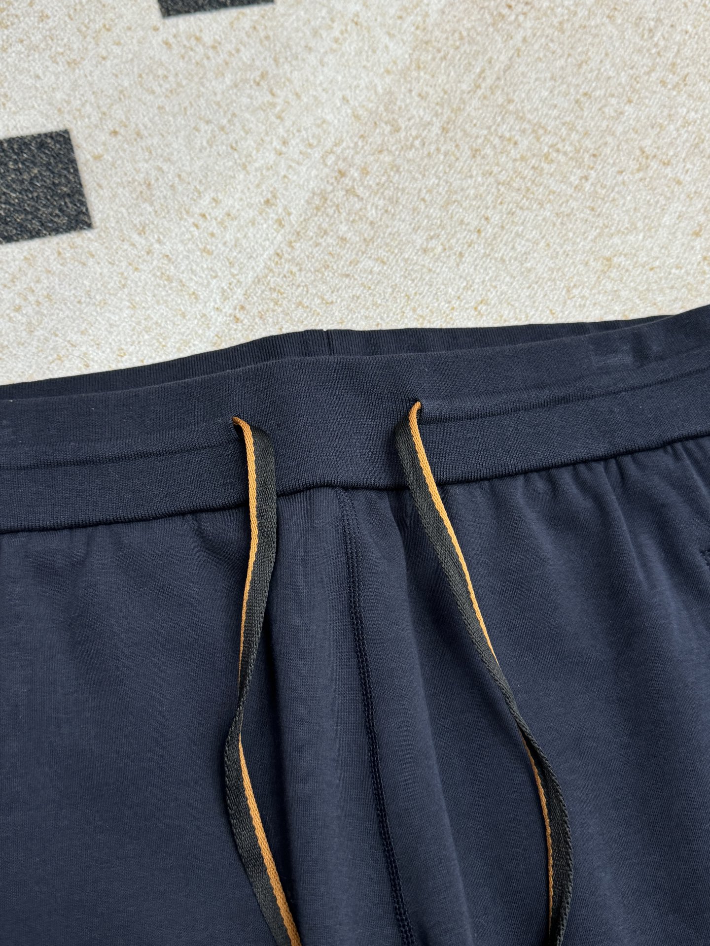 NO:324066,The fabric is made of customized cotton blended material for customer supply, with a delicate and soft touch, extremely skin-friendly level, and has a very crisp feeling. It is both casual and sports, gentlemanly and elegant!  ,alexander wang19860909面料采用客供定制棉混纺材质,触感细腻柔软,亲肤程度极强,又有很好的挺括感,休闲运动都,绅士素雅！,,alexander wang,Women's clothing