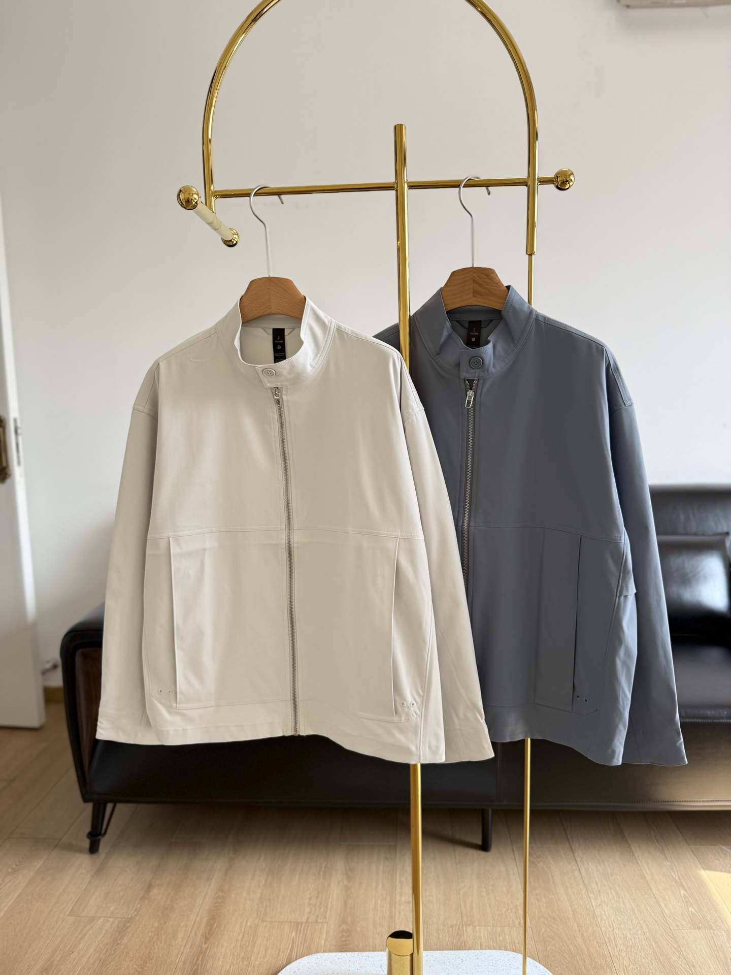 NO:324649,——lululemon Twill Full Zip Twill Zipper Jacket for Men and Women. You can prepare your spring outfit!  This one is the same as men and women!  Custom twill metal zipper design so textured!  The fabrics and styles of Lulu’s home are really reassuring and bold!  The style is versatile and not picky!  The most satisfying thing about the inclusive body shape is the pleated design of the cuffs and waist, which looks slim and beautiful, and the layering feels very touching!  Climbing the mountain, you can just put it away outdoors~ SML sml blue white, jackets & coats,alexander wang19860909——lululemon Twill Full Zip男女同款斜纹拉链外套 春日穿搭已经可以准备起来了！这款是男女同款哦！ 定制斜纹布金属拉链设计 太有质感了！露露家的面料和版型真的很让人放心 大胆入！ 版型百搭不挑人！廓形剪裁对身材包容性最满意的地方就是袖口和腰部打褶设计,显瘦且好看,叠穿很有感觉！爬山啊 户外啊你们收起来就行了～ 码数sml 蓝色 白色,,jackets & coats,alexander wang,Women's clothing