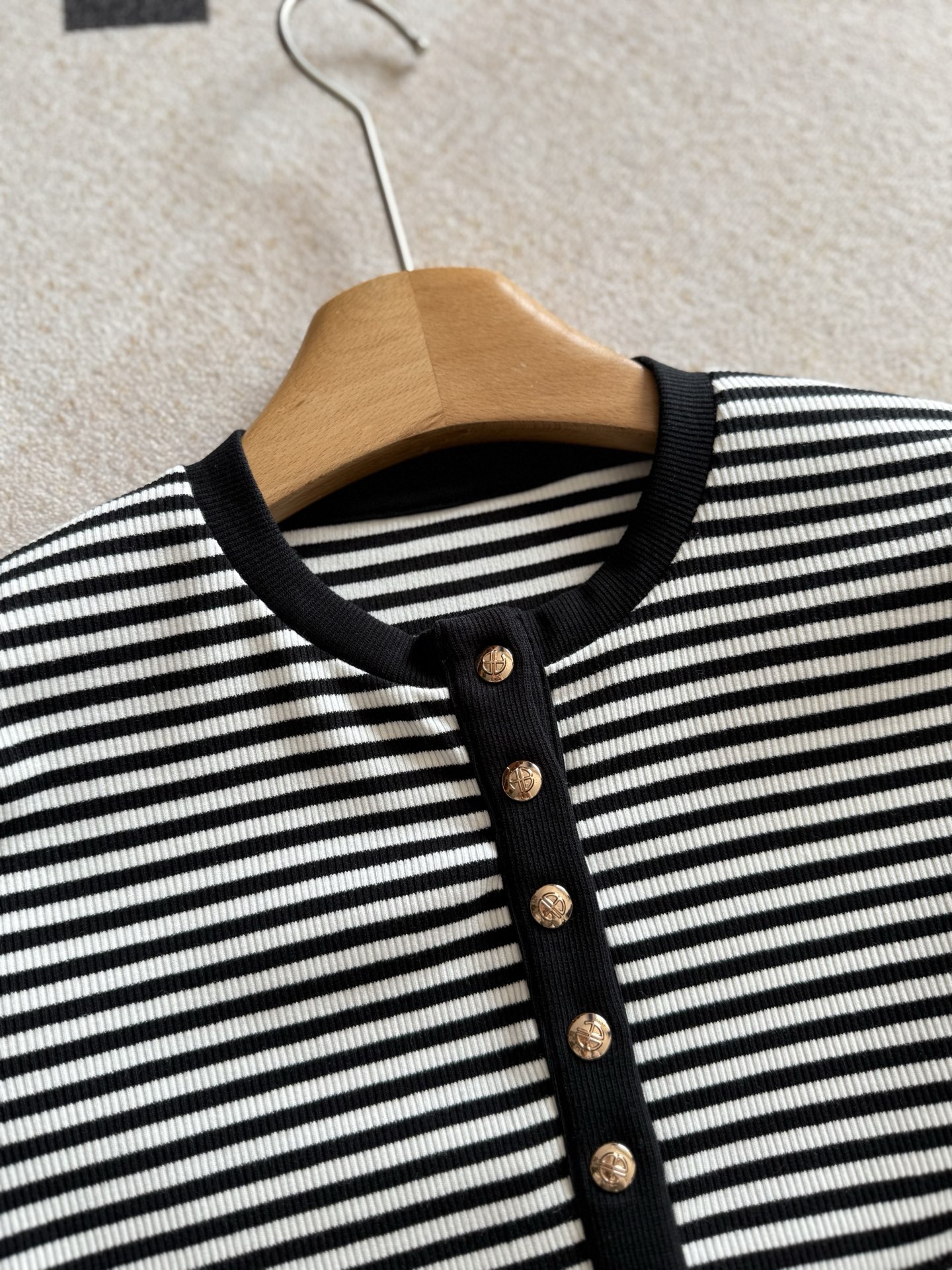 NO:324661,It is made of cotton fabric and is particularly comfortable to wear!  The touch is delicate, smooth, soft and has good elasticity!  Strictly match the craftsmanship demonstrates the quality of craftsmanship~,alexander wang19860909采用棉面料贴身穿着特别的舒服！触感细腻顺滑软糯且回弹性好！严格对条工艺彰显匠心品质～,,alexander wang,Women's clothing