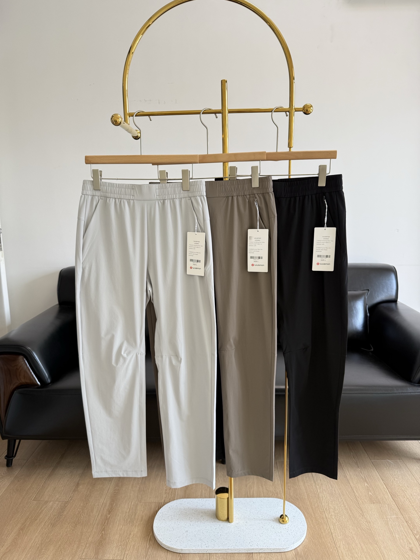 NO:330038,——ABC Warpscaleme Men's elastic waist trousers are more practical, more casual and looser, and are invincible and comfortable!  Use 88 polyester fiber  11.2 spandex!  The overall fabric is smooth and drooping, light and breathable, soft and comfortable, elastic on all sides, moisture-absorbing and sweating!  The upper body is as comfortable and comfortable as the second layer of skin, whether it is casual and exercise or daily wear!  Zippered pockets on both sides, making it easy to wear when out!  You can do casual exercise, and the upper body is very comfortable. I love to wear trousers and are afraid of covering it with heat!  Why not try this one? The fabric is light and breathable and textured, so it is easy to wear!  Five-star recommendations in terms of trouser shape and comfort. M-5XL, alexander wang19860909——ABC Warpstreme 男士松紧腰长裤 实用性更广,更休闲宽松些,无敌舒服！ 采用88聚酯纤维 11.2 氨纶！整体面料爽滑有垂感,轻薄透气,柔软舒适,四面弹力,吸湿排汗！上身就像第二层皮肤般舒适自在无论是休闲运动还是日常穿着都特舒适！ 两侧拉链口袋,外出穿也方便！ 休闲运动都可以,上身非常舒适 爱穿长裤也怕捂着热的！不如试试这款, 面料轻薄透气有质感,好穿到爆！不论裤型还是舒适度都五星推荐 码数M-5XL,,alexander wang,Women's clothing