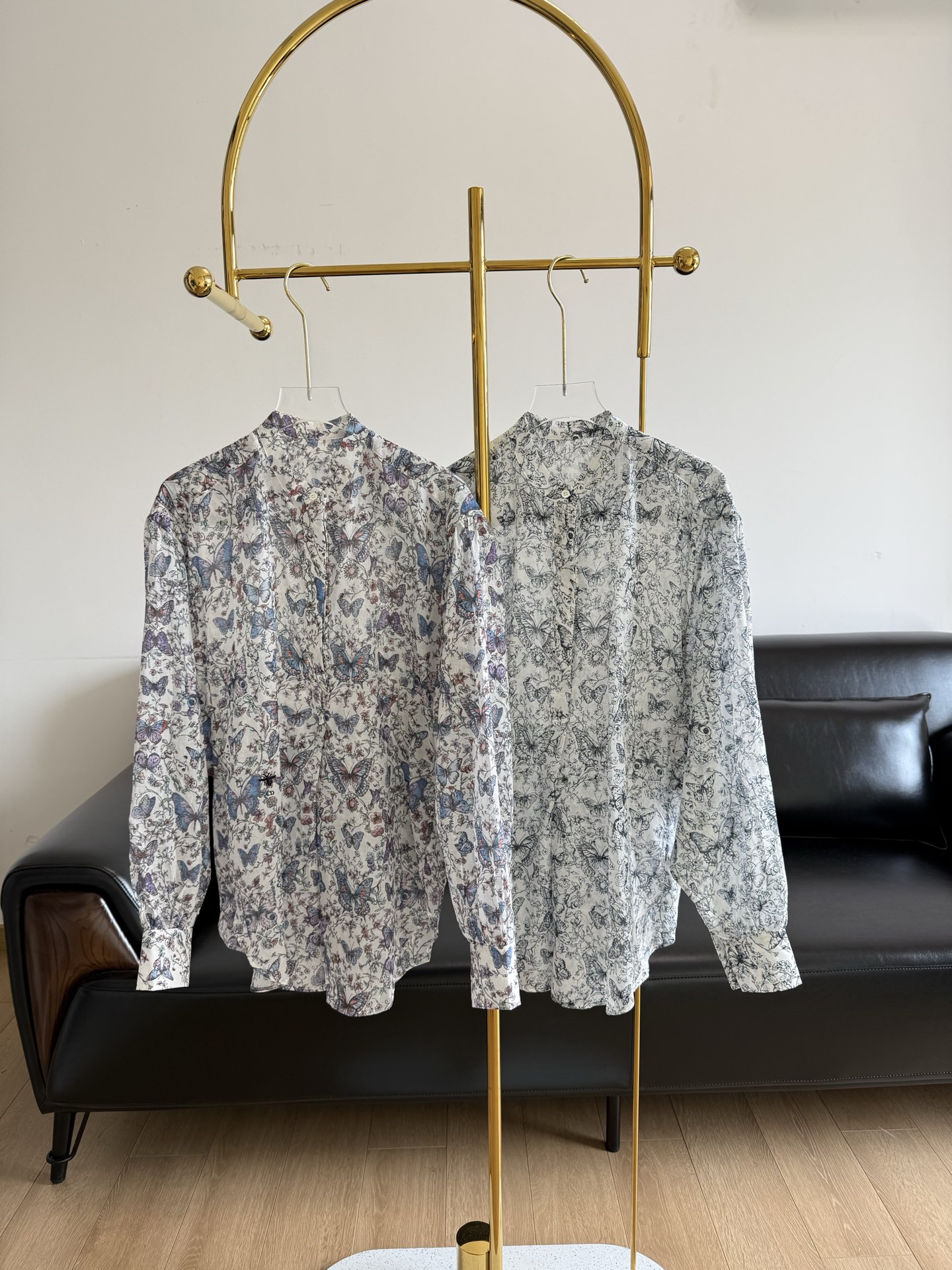 NO:330036,——Dior Flower butterfly side slit shirt Pure cotton material, light, thin, flexible, and also has a 