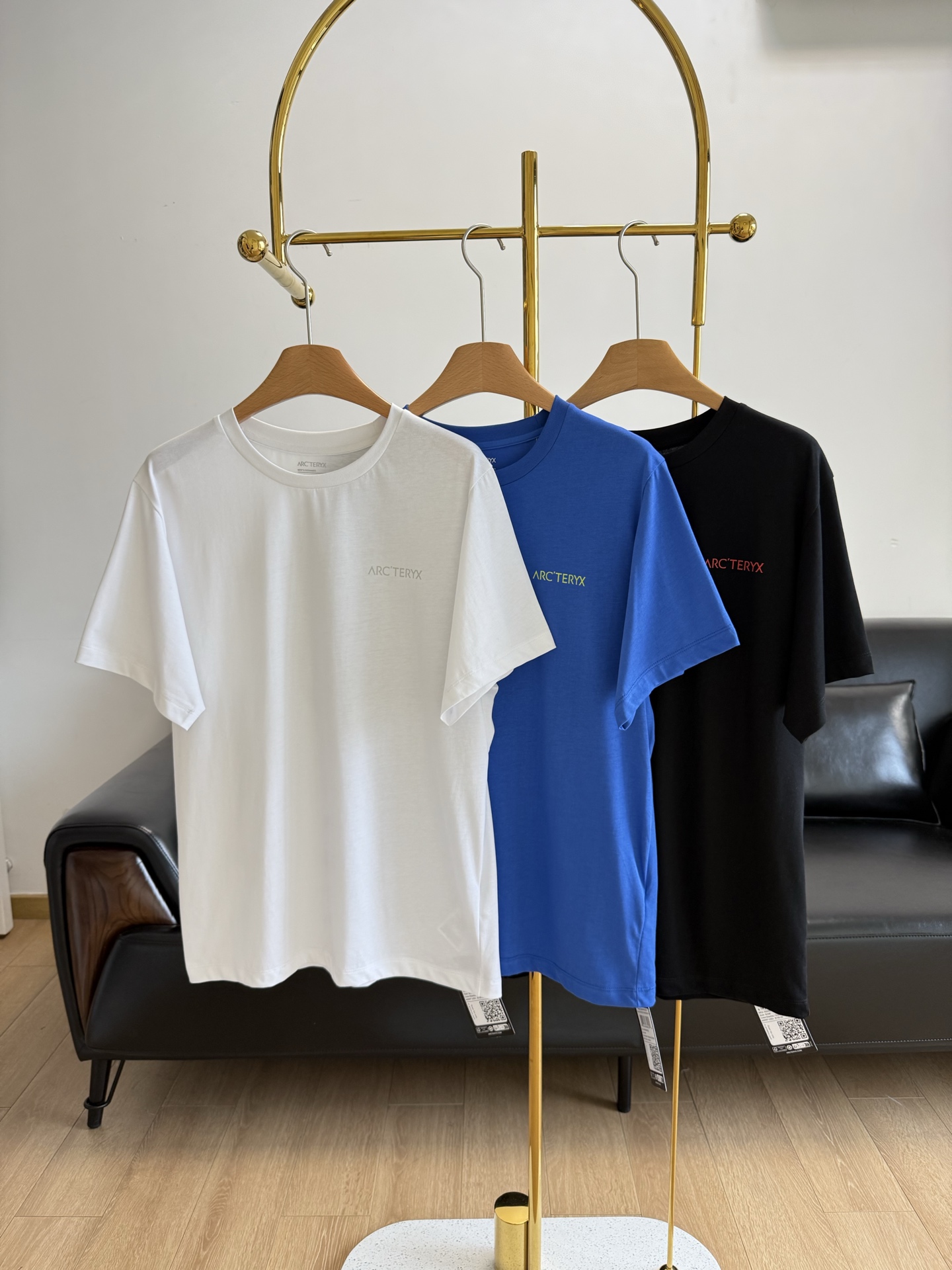 NO:330664,——Archaew Bird, men's printed T-shirt, the minimalist logo on the front chest is a low-key declaration, the dissolved bone bird on the back blooms like ink when turning around - this is the collision of outdoor genes and contemporary art.