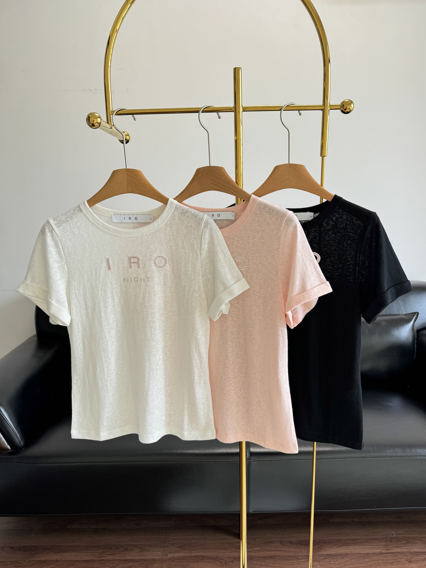 NO:332473,——IRO Night Logo Diamond T-shirt. The upper body has a French casual and relaxed feeling, and the key is very cool. It happens to be a good round neck design in summer. The upper body is simple and comfortable, making people shine. Whether it is for casual control, this short-sleeved sleeve is completely OK!  If you like it, come and get the same model. Number of codes 34 36 38 White Pink Black, T-shirt,tees, t-shirt,alexander wang19860909——IRO Night Logo烫钻T恤 上身有种法式随意轻松感,关键巨凉快 正好是夏天的好款圆领设计,上身简单舒适 让人眼前一亮,不管是平时休闲驾驭,这款短袖都是完全OK的！喜欢的快来get同款吧 码数34 36 38 白色 粉色 黑色,,T-shirt,tees，t-shirt,alexander wang,Women's clothing