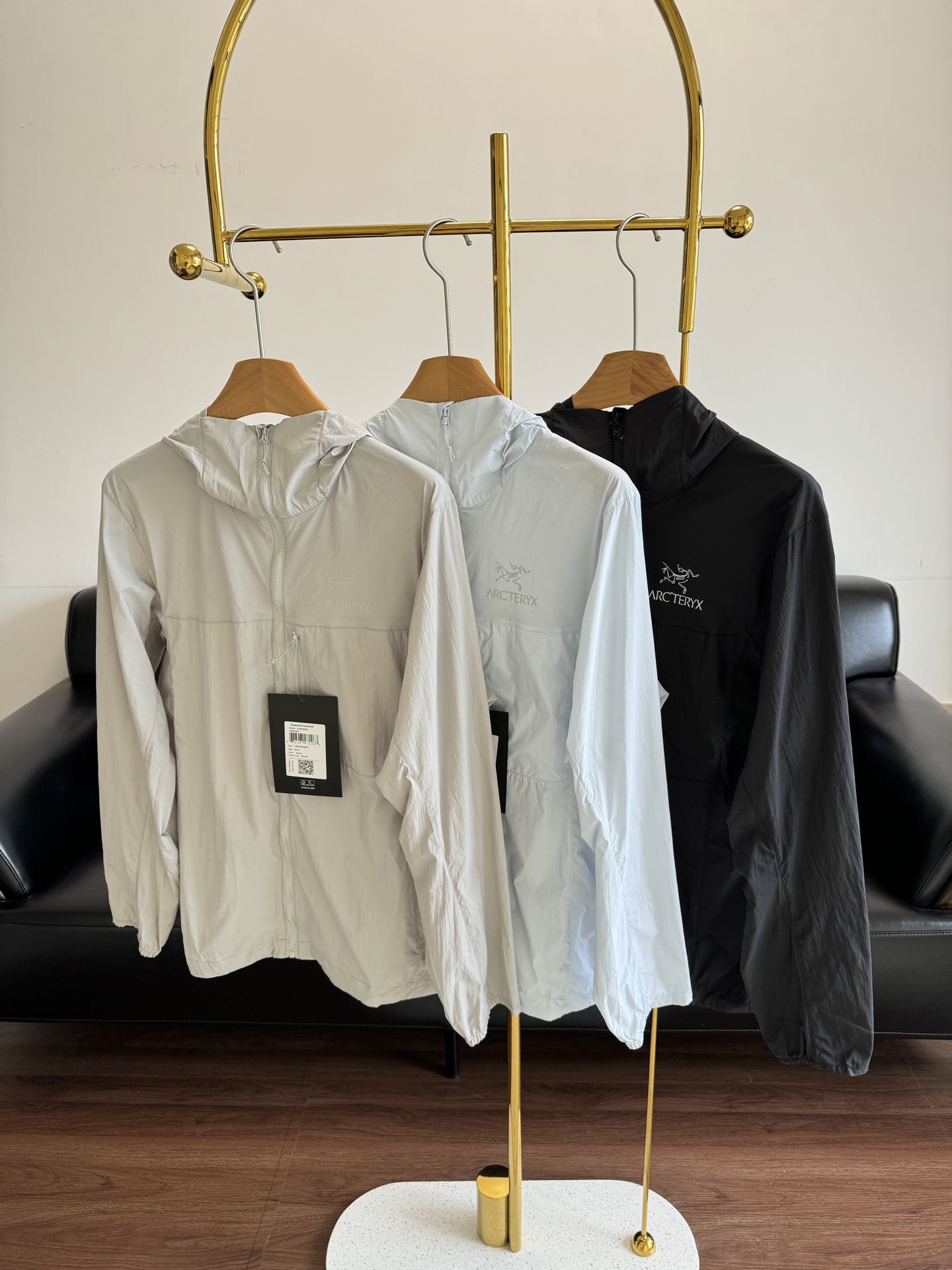 NO:332477,——Arcteryx Squamish Archaeopteryx Windproof Thin Wind-proof Thin Wind-shell Hooded Jacket is a must-have style for daily necessities. Comfortable and breathable multi-functional!  The fabric is sun-drying and breathable, and the air-permeable feeling is very strong. It is a professional and lightweight sun-proof skin coat, so you can travel freely without fear of the scorching sun!  Lightweight windproof sunscreen fabrics cope with all kinds of weather!  yards s-xxl gray blue black,arc'teryx,jackets & coats,hats,alexander wang19860909——Arcteryx Squamish 始祖鸟 防风轻薄风壳连帽薄款夹克 日常刚需必备款式.舒适透气多功能！ 面料防晒速干 ,透气性贼啦啦的好冰感极强,专业轻量防晒皮肤衣,让你无惧骄阳,畅快出行呀！ 轻盈的防风防晒面料应对各种天气！ 码数s-xxl 灰色 蓝色 黑色,arc'teryx,jackets & coats,hats,alexander wang,Women's clothing