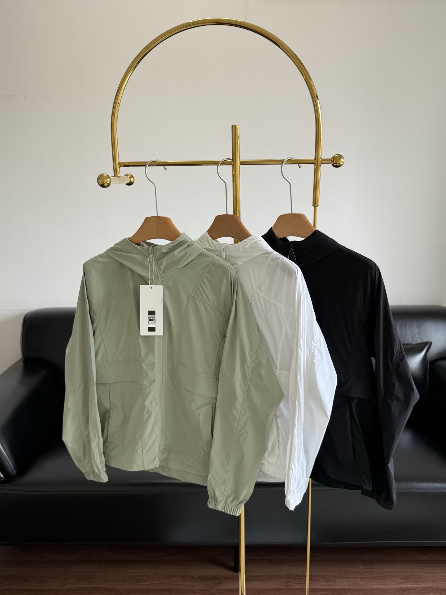 NO:334454,——lululemon Hood Lite Women's Hood Lite Women's Hood Jacket No picky skin tone or people, anyone looks good!  !  Don’t pick on people~ The season has come, sunscreen jackets should be arranged! Everyone looks good to wear, meets your daily needs, and the loose style!  code s-xl green white black, jackets & coats,hats,alexander wang19860909——lululemon Hood Lite 女士连帽外套 不挑肤色,不挑人,谁穿都好看！！ 不挑人~季节已经到了防晒类的外套应该安排起来了! 谁穿都好看,满足你的日常需求 宽松的版型！ 码数s-xl 绿色 白色 黑色,,jackets & coats,hats,alexander wang,Women's clothing