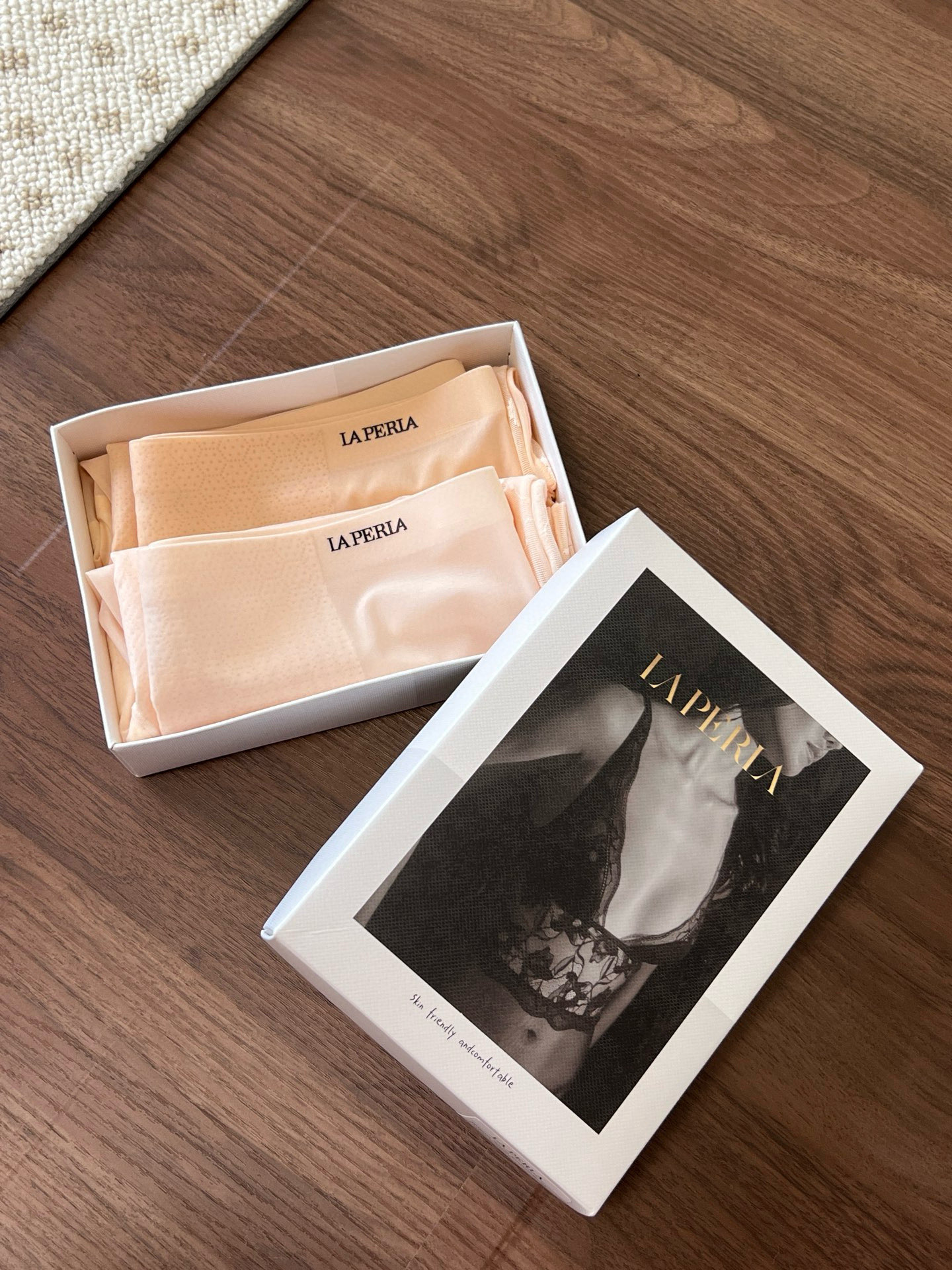 NO:335140,——New LP high-waisted markless belly-lifting safety pants. The markless cloth is paired with exquisite and sexy lace, full of fairy spirit, soft, light and breathable, with good looks and quality, the leader of the safety pants!  High waist, belly-tightening and hip lifting, wear more pants, underwear   belly-tightening and hip lifting pants   safety pants = 3 functions, sexy buttock lifting, traceless naked feeling, fresh and natural, extremely comfortable!  The bottom crotch uses 5A mugwort to antibacterially, and it requires healthierness in summer!  One box (light powder   shallow apricot) is suitable for 85~135 kilograms!  loro piana alexander wang19860909——新品LP高腰无痕收腹安全裤 无痕布搭配精美性感蕾丝,仙气十足,绽放柔软,轻薄透气,有颜值有品质,安全裤届的扛把子！高腰收腹提臀,一裤多穿,内裤 收腹提臀裤 安全裤=3种功能,性感提臀,无痕裸感,清新自然,舒适到极点！底裆采用5A艾草抗菌,夏季更需要健康！ 一盒（淡粉 浅杏）均码适合85～135斤！,,loro piana,alexander wang,Women's clothing