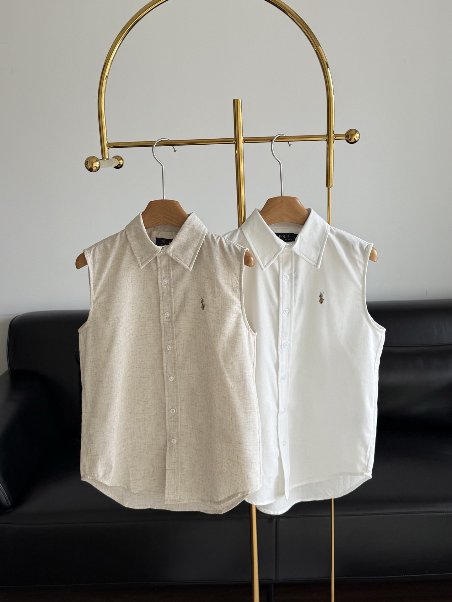 NO:335559,——Ralf Lauren Line Sleeveless Shirt Short Sleeve Classic Hot Style, It's Endless, You can wear it for many years in the future! It has the essence of French lazy, and natural linen has good breathability, which is especially comfortable to wear in midsummer! Comfortable and versatile ~ Sizes are very good for commuting or daily outfits! The upper body is loose, stylish and eye-catching but not overly high-profile fashion!  Give you a highly wonderful experience in visual and tactile ~ Code s-xl Oatmeal color white,,shirts,T-shirt,alexander wang19860909——拉夫劳伦 亚麻无袖衬衫短袖 经典爆款,经久不衰,未来可以穿很多年!很有法式的慵懒精髓, 而且天然亚麻具备良好透气性,盛夏穿尤其舒服!舒适百搭~尺码无论是通勤或者是日常穿搭,颜值都非常在线! 上身松弛有型吸睛却不过分高调的时尚度！给你视觉上和触感上的高度美妙体验～ 码数s-xl 燕麦色 白色,,shirts,T-shirt,alexander wang,Women's clothing