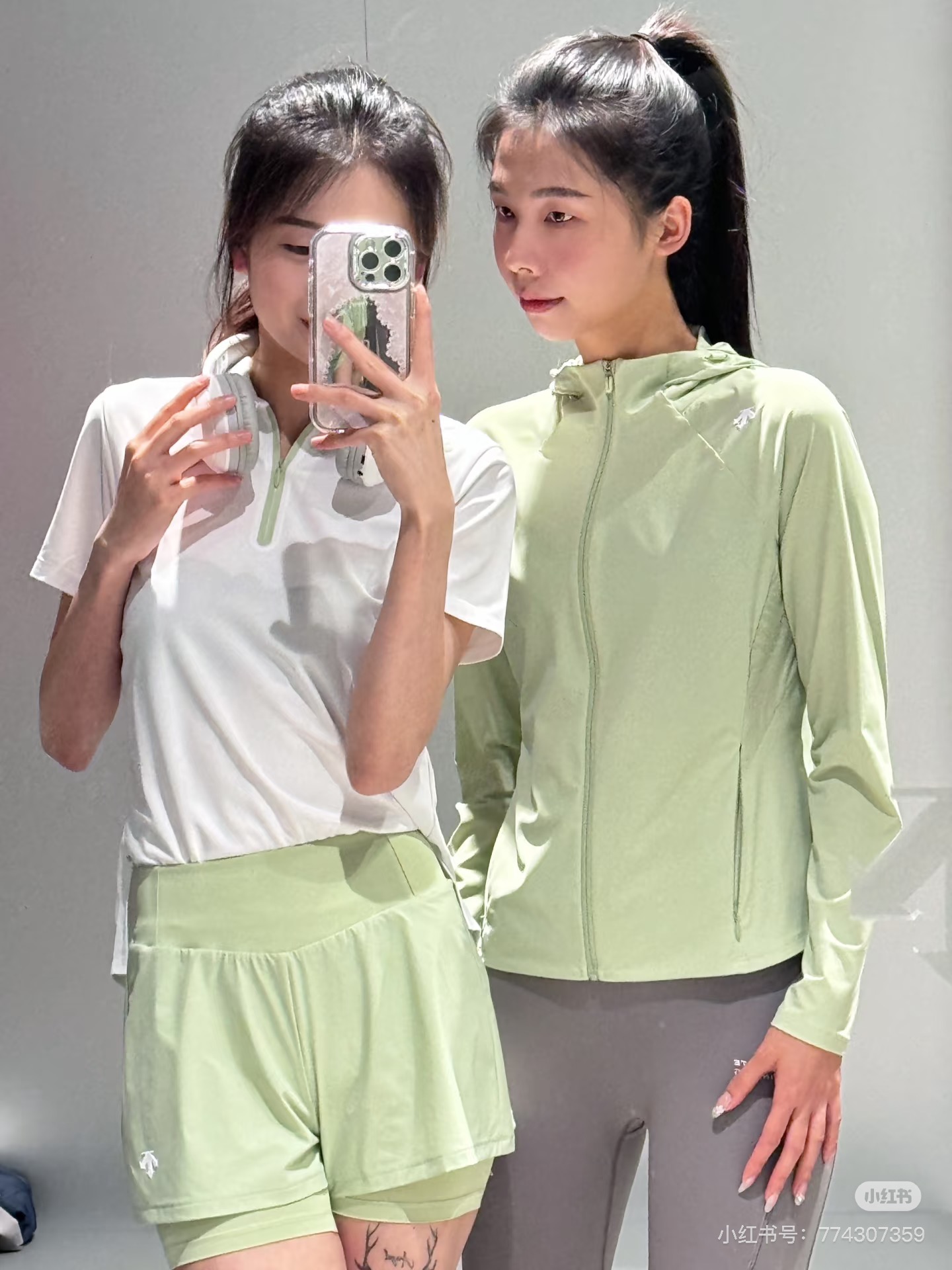 NO:751479,The fabric has a smooth and cool touch, and it feels very comfortable on the upper body~,,19860909面料是那种又滑又凉的触感,上身很舒胡~,,,Women's clothing