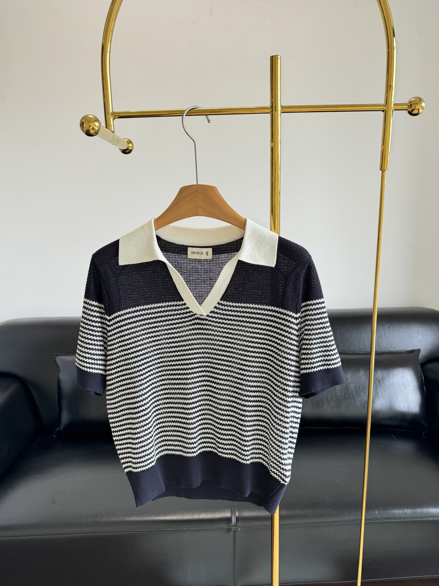 NO:415869,——ICICLE Zhihe women's summer new style thread-blend pullover sweater, versatile and slimming!  I locked this striped sweater. The black and white striped design looks very slim, and the old-fashioned style is just right. It is very suitable for wearing it with jeans or skirts. The fabric is knitted, soft and glutinous and comfortable. Size s-xl, skirts, jeans, alexander wang19860909——ICICLE之禾女装夏季新款麻丝混纺套头针织衫 百搭显瘦！这条条纹针织衫我锁死啦 黑白条纹设计很显瘦,老钱风拿捏得刚刚好 日常穿出门,搭配牛仔裤或半裙都超合适 面料是针织的,软软糯糯的很舒服 码数s-xl,,skirts,jeans,alexander wang,Women's clothing