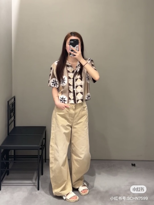 Loewe Women's High-Waisted Wide Leg Jeans - Stylish & Comfortable 1 Loewe Women's High-Waisted Wide Leg Jeans - Stylish & Comfortable