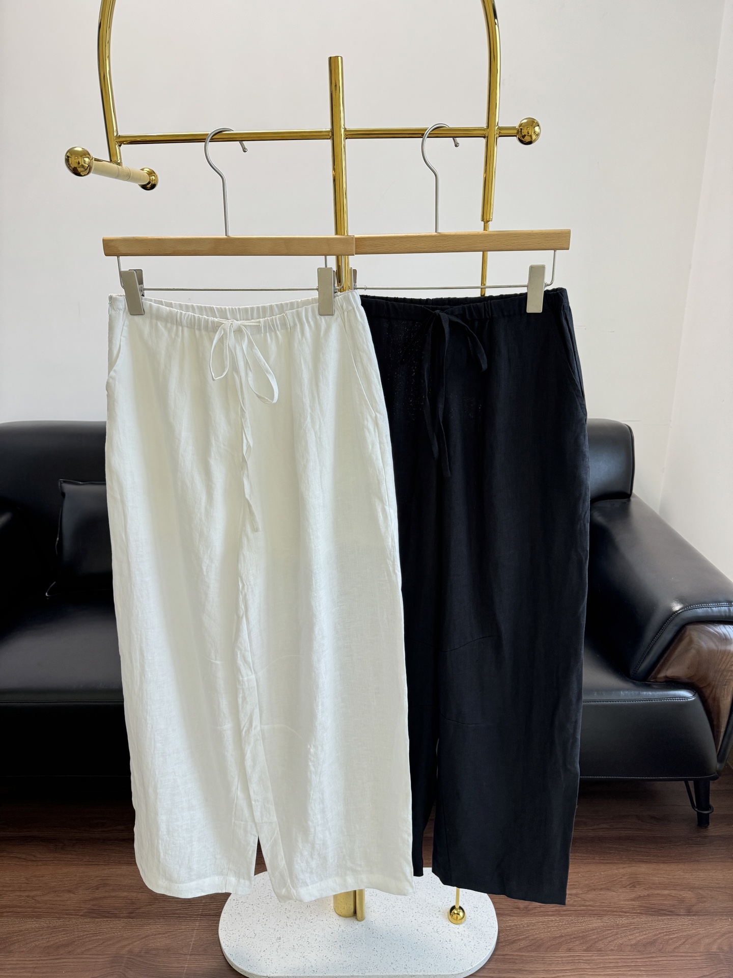 NO:422669,——therow linen straight wide-leg pants!  !  Narrow linen pants are here!  !  !  A clean summer feel!  !  It will be refreshing instantly with any item!  !  !  Super old money feel!  The trousers are loose and not picky in the legs. They have a free and easy temperament when worn with any top!  !  Code sml, alexander wang19860909——therow亚麻直筒阔腿裤！！ 窄版亚麻裤来啦！！！ 干干净净的夏日感！！ 搭配任何单品都瞬间清爽！！！ 超级老钱感！裤管松泛,不挑腿型,配什么上衣都有种洒脱气质！！ 码数sml,,alexander wang,Women's clothing