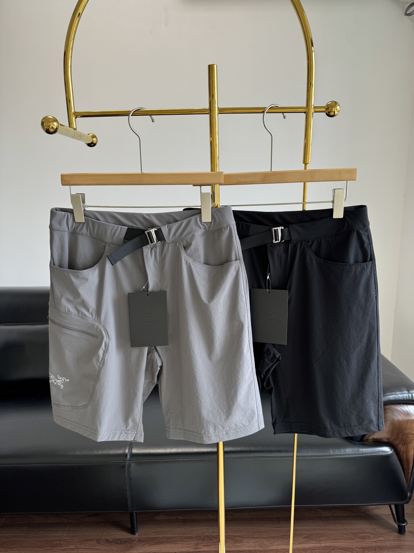 NO:424115,——ARC'TERYX Archaeopteryx Men's Quick-dry Shorts A short that closes your eyes!  A must-have for summer!  Very good to wear!  The metal buckle belt can be more refined in daily outdoors, cut and slim, and more suitable for sports!  Texture and wear-resistant!  A piece of casual pants with very high practical wear to meet your daily wear needs ♂ All add a lot of points to your look. Size m-2xl gray black, arc'teryx, shorts, alexander wang19860909——ARC'TERYX始祖鸟 男款速干短裤 闭眼入的一款短裤！夏季必备！巨好穿！户外日常都可以金属扣腰带更加精致,裁剪更修身,更加适合运动！质感耐磨！实穿性非常高的一块休闲裤满足你日常穿着需求♂都给你的造型加分不少 码数m-2xl 灰色 黑色,arc'teryx,shorts,alexander wang,Women's clothing