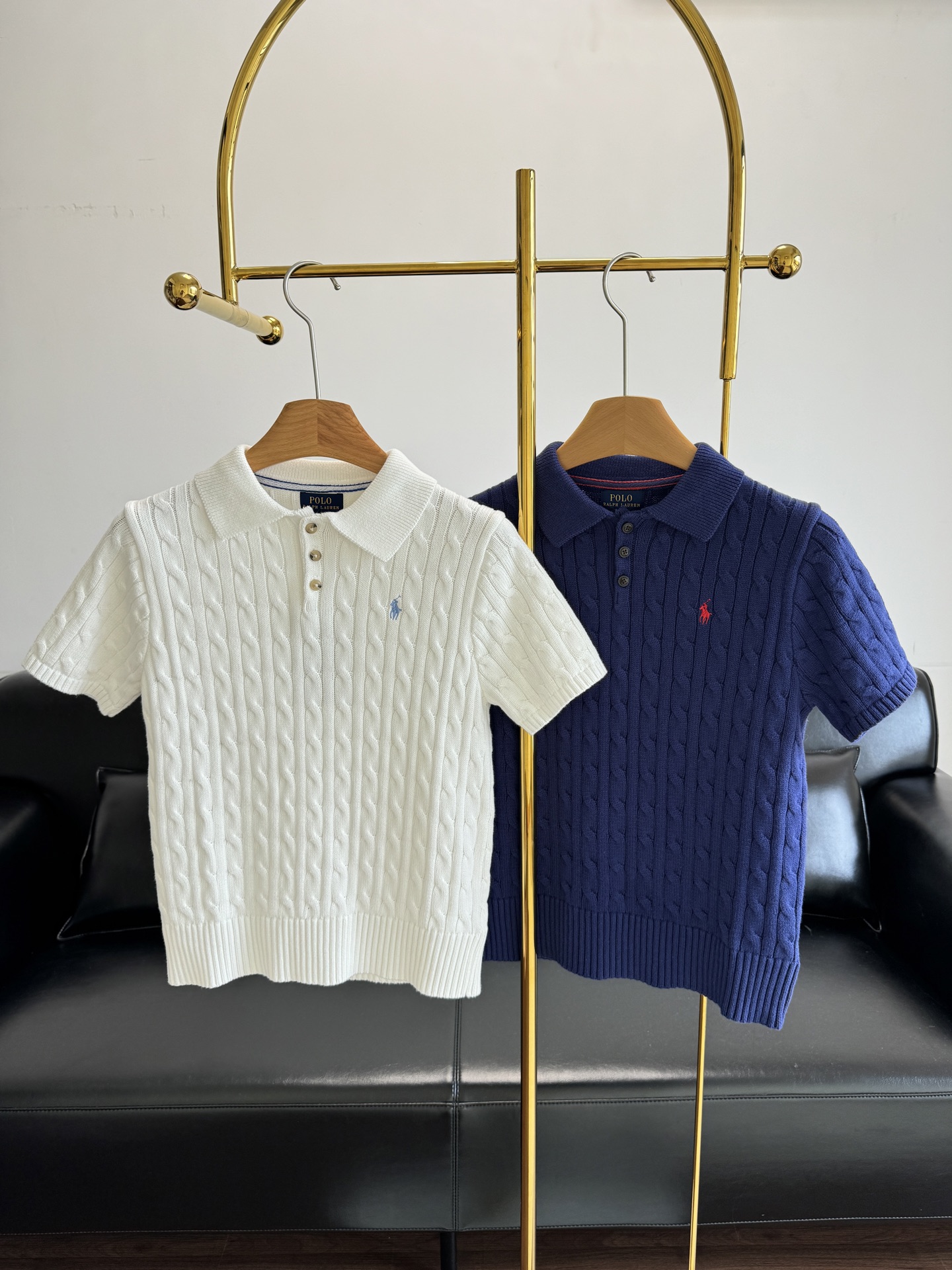 NO:417491,——Ralph Lauren/Ralph Lauren polo knitted short-sleeved sleeves. It’s so Korean, giving people a sense of obedience, nobleness and cleanness. Super classic twist weaving, pony embellishment on the chest, low-key and recognizable!  The upper body really has the beauty of its own filter! Slim fit, this upper body particularly shows the figure. The size m-xl, loro piana, T-shirt, alexander wang19860909——Ralph Lauren/拉夫劳伦 polo针织短袖 太韩了,给人又乖又贵气干净的感觉~超级经典的麻花编织,胸前的小马标点缀,低调又有识别度！上身真的是自带滤镜的美感! 修身版型,这种上身特别显身材 码数m-xl,,loro piana,T-shirt,alexander wang,Women's clothing