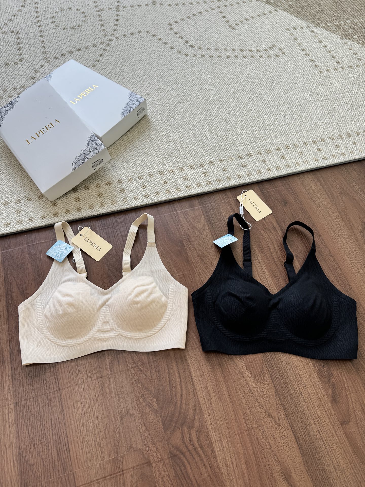 NO:419010,——New summer LP ice-sensing cat claw cup Bra 10A antibacterial + cool fabric fits and comfortably, enhancing the wearing experience!  When worn on the body, it looks like a cool feeling with an air conditioner, and the skin is breathable aerobic, and it is a pair of underwear specially designed for summer. The 0.2cm cotton bowl punching design is designed with a breathable and sweating effect, which relieves boredom on the chest!  Large capacity is not afraid of overflow, and it is easy to wrap the chest without weight. Hot press fixed coasters, machine washing is not afraid of running. The bottom circumference and side are combined with smart jelly soft support anti-sagging design, anti-gravity lifting, stable upward. It is adapted to changes in body movement, moderate elasticity, comfortable and traceless, soft and skin-friendly. There is no binding of steel rings, no resistance at all~ Just like not wearing it, soft and glutinous support, no fear of strangle marks and no sense of oppression. Black color, skin tone, light pink Size M code is suitable for 75AB L code is suitable for 75C-80AB XL code is suitable for 80C-85AB Three code numbers.,,loro piano,alexander wang19860909——新品夏季LP冰感猫爪杯Bra 10A抗菌+凉感面料的贴合舒适,提升穿着体验感！穿在身上,就像自带空调凉感,肌肤有氧呼吸,专为夏日而生的一款内衣. 轻薄0.2cm棉碗冲孔设计,透气排汗效果嘎嘎好,给胸部解解闷！大包容量不怕外溢,轻松包裹胸部无负重.热压式固定杯垫,机洗也不怕跑位. 底围及侧边结合智能果冻软支撑防垂设计,反重力提拉,稳定向上.适应身体运动变化,松紧适度,舒适无痕,柔软亲肤. 没有钢圈束缚,一点反抗力都没有~ 就像没有穿一样,软糯承托,久穿也不怕有勒痕,无任何压迫感. 颜色黑色、肤色、浅粉 尺码 M码合适75AB L码合适75C-80AB XL码合适80C-85AB 三个码数.,,loro piana,alexander wang,Women's clothing