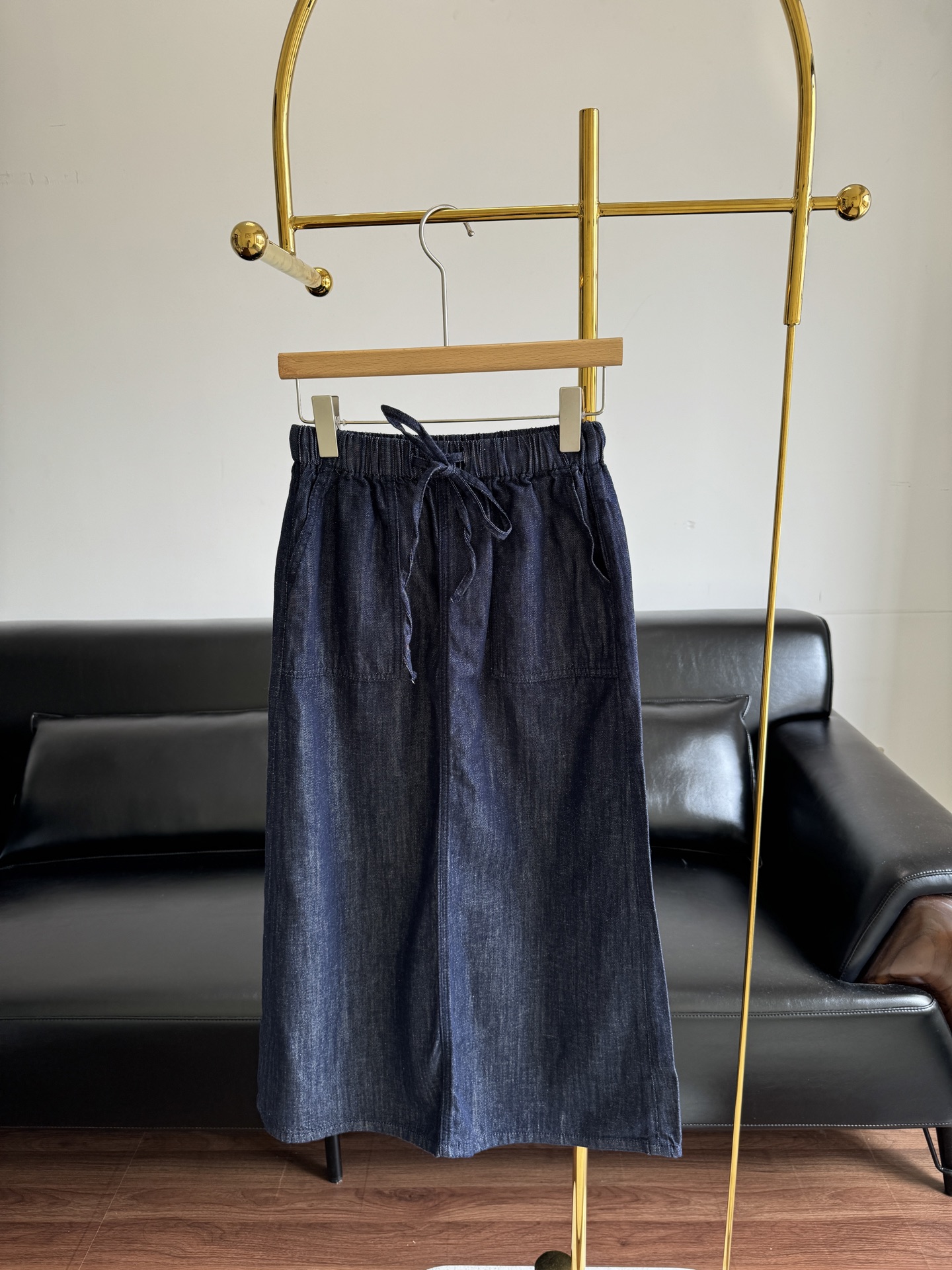 NO:420631,——Elastic waisted linen straight skirt The skirt is designed with simple but elegant, and the classic style can easily adapt to various tops. Indigo is a deep and charming color with strong matching!  !  S-xl, skirts, alexander wang19860909——松紧腰亚麻直筒半身裙  裙子的设计简约而不失优雅,经典的版型能够轻松适配各种上衣.靛蓝色是一种深沉而迷人的色彩,具有很强的搭配性！！ 码数s-xl,,skirts,alexander wang,Women's clothing