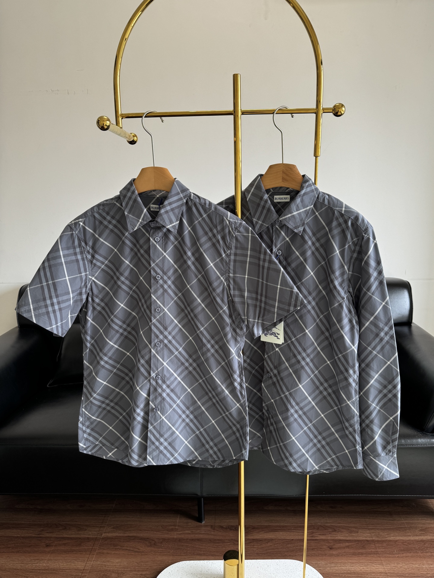 NO:420651,Short-sleeved long-sleeved BURBERRY Men's plaid shirt. A classic and versatile color that has no mistakes. It has its own aura. It is better to match whether it is commuting or casual!  Don't believe it, what this shirt can really bring you a sense of luxury!  Walking, commuting, comfortable and elegant, size s-xl, short sleeves, long sleeves, 2 models, burberry, shirts, T-shirt, alexander wang19860909短袖长袖 BURBERRY 男士 格纹衬衫 经典百搭不出错的颜色,自带气场,日常不管是通勤还是休闲都更好搭！ 别不信 这个衬衫真的能给你带来的是高级感！散散步 工作通勤 既舒服又优雅 码数s-xl 短袖 长袖2个款,,burberry,shirts,T-shirt,alexander wang,Women's clothing