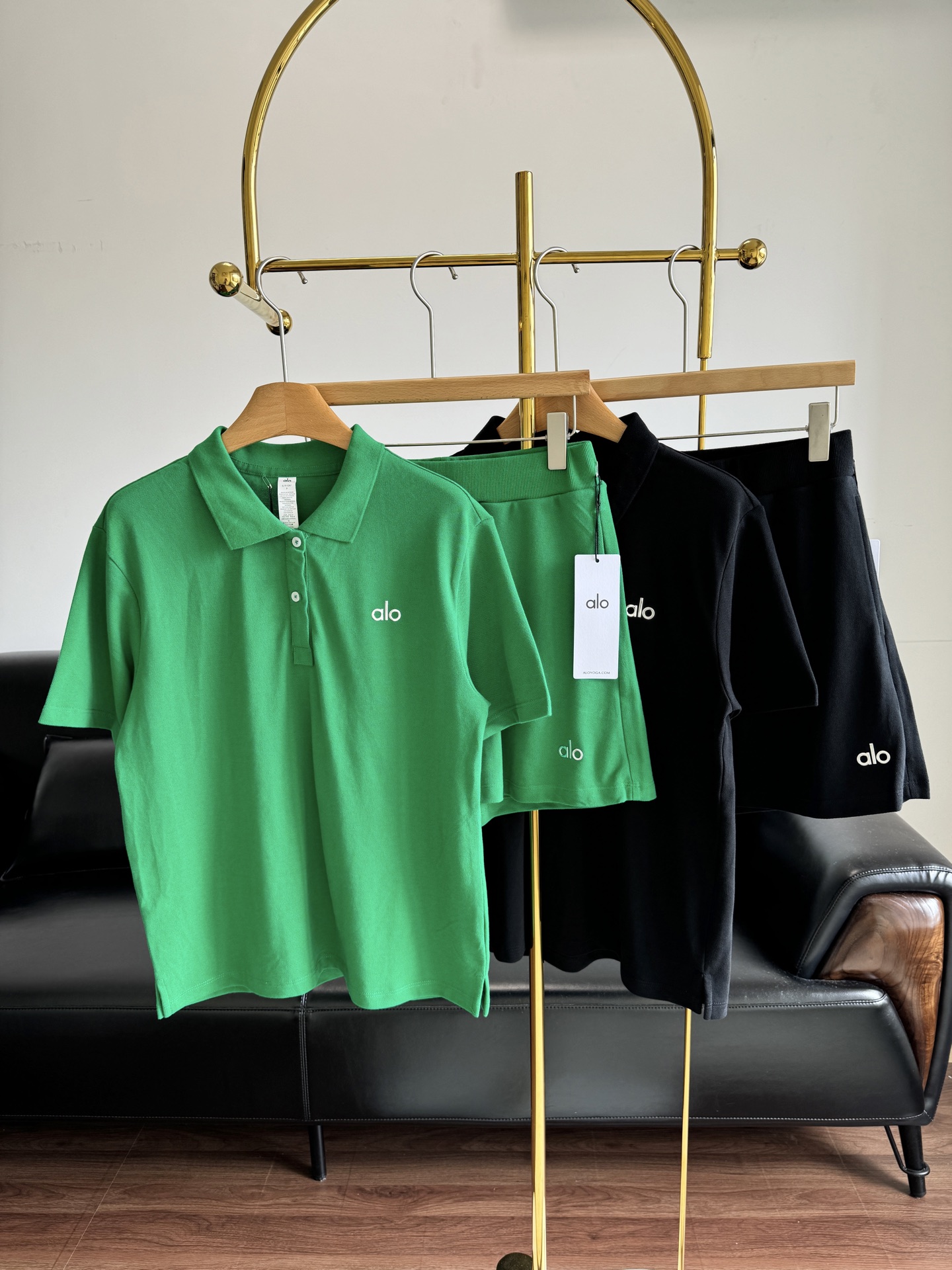 NO:420703,Top Dresses Alo Sports Set Get!  Don’t be too good at producing alo!  I just fell in love!  !  The sports fabric is breathable polo shirt, skirt and pants!  It looks great when playing golf, sports and fitness, and daily casual wear!  SML, Skirts, Alexander wang19860909上衣裙裤 Alo运动套装get！ alo你别太会出品了！ 我直接一整个爱住了！！ 运动面料很透气 polo衫裙裤！ 去打高尔夫、运动健身、日常休闲穿都超好看！ 码数sml,,skirts,alexander wang,Women's clothing