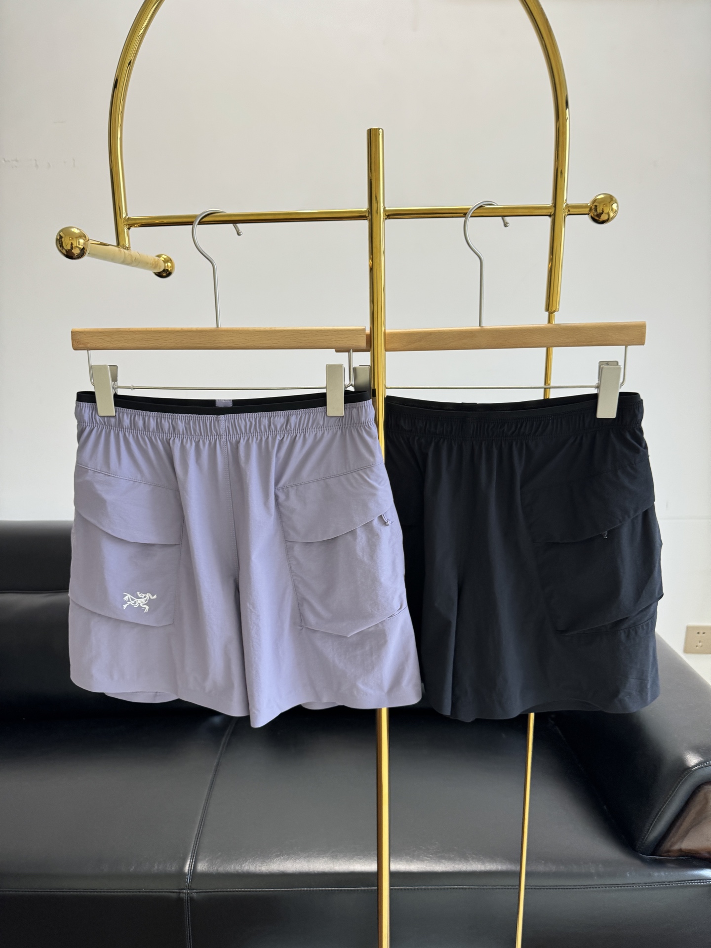 NO:428941,——Arcteryx women's gamma utility quick-drying sports shorts. Today's king-fighting debut. All sports girls cannot miss it when they pass by. This year's most popular bird's work shorts are fashionable!  A-shaped small wide-legged, handsome and slim!  It's really invincible~ The original fabric is super complicated, and I have to buy this one if I don't buy anything today!  High-density washing nylon, light and matte texture and outdoor anti-splash function, handsome and exciting. Number of 4 6 8 10 Purple Black,, jil sanderarc'teryx, shorts, alexander wang19860909——Arcteryx始祖鸟女款gamma utility速干运动短裤 今日王炸登场 所有运动女孩走过路过不能错过,今年最火的鸟家工装短裤,时髦炸街！A字小阔腿,又帅又显瘦！真的无敌了～原厂原面料工艺超级复杂,今天啥也不买也得冲这条！高密度水洗锦纶,轻薄哑光肌理还带户外防泼机能,帅炸 码数4 6 8 10 紫色 黑色,,jil sanderarc'teryx,shorts,alexander wang,Women's clothing