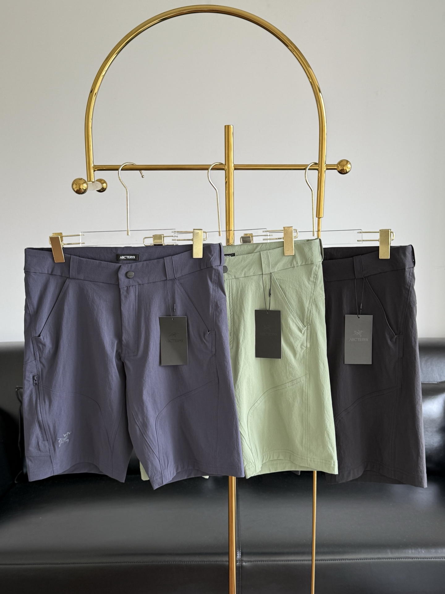 NO:431737,——Archaeoptera Cronin short11 men's straight fast drying lightweight soft shell shorts. The favorite of summer outdoor people. Quick drying outdoor mountaineering and hiking thin soft shell. Professional-grade four-sided elastic fast drying fabric. Wear-resistant, lightweight, moisture-absorbing, quick-drying. Easily deal with the outdoor environment. Ideal equipment for challenging the outdoors in summer!  !  The functionality and comfort are perfect so that there is no problem!  Daily commuting is also very suitable. You can lightly wear solo and fully comfortable!  It’s better to wear than you imagine. You must arrange one for your dad and husband!  Count 30 32 34 36 38 Blue Green Black,arc'teryx,shorts,alexander wang19860909——始祖鸟Cronin short11男士直筒速干轻量软壳短裤 夏日户外人的心头爱 快干户外登山徒步薄款软壳 专业级别的四面弹速干面料 耐磨、轻量、吸湿、速干 轻松应对户外环境 夏日挑战户外的理想装备！！功能性和舒适度完美到挑不出一点毛病！日常通勤也超适合 随便搭配个运动t都能轻装上阵solo全场 舒适感直接拉满！ 超乎你想象的好穿 一定要给老爸老公都安排一条！ 码数30 32 34 36 38 蓝色 绿色 黑色,arc'teryx,shorts,alexander wang,Women's clothing